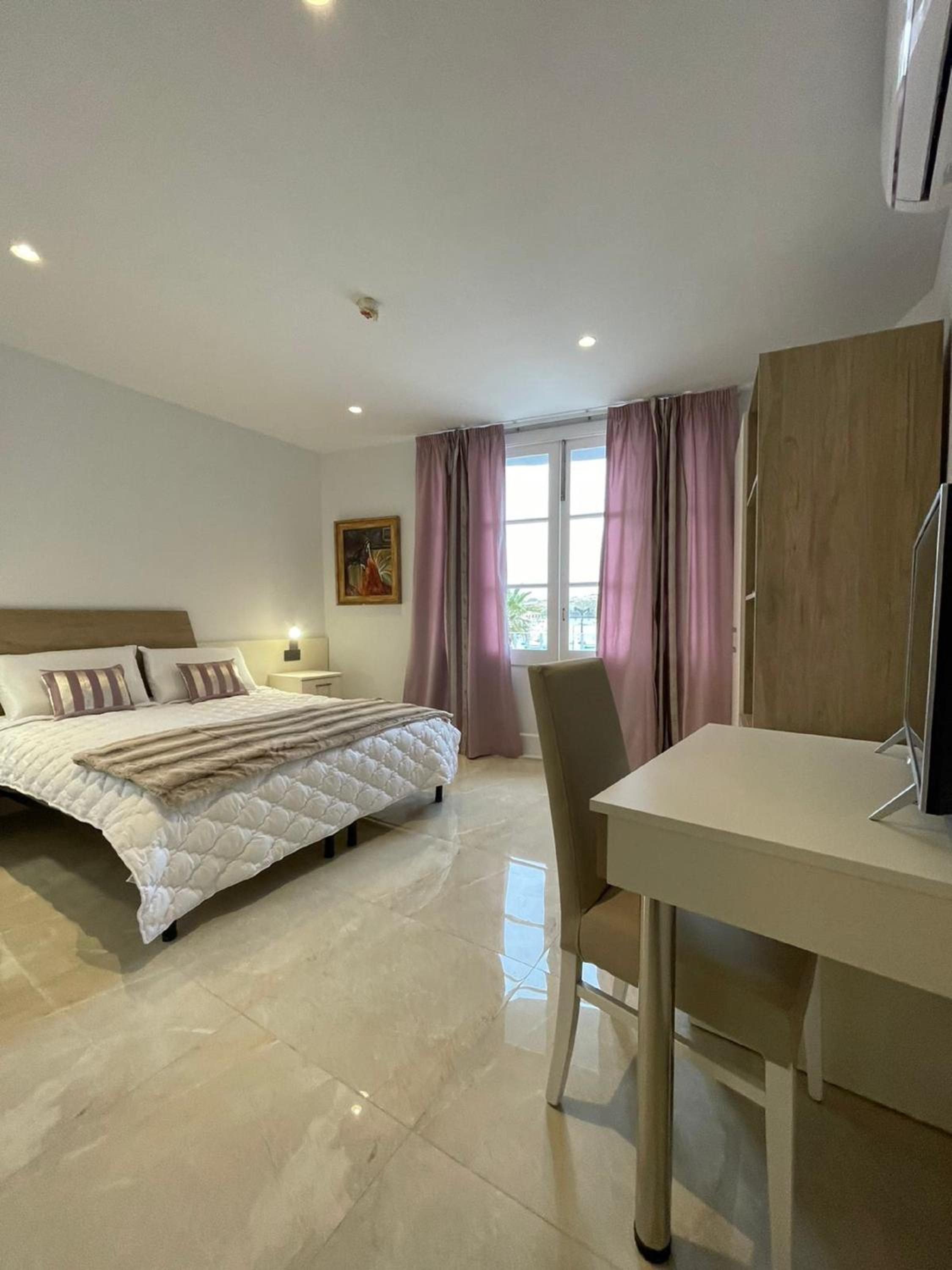 Double Room Balcony with Front Sea View