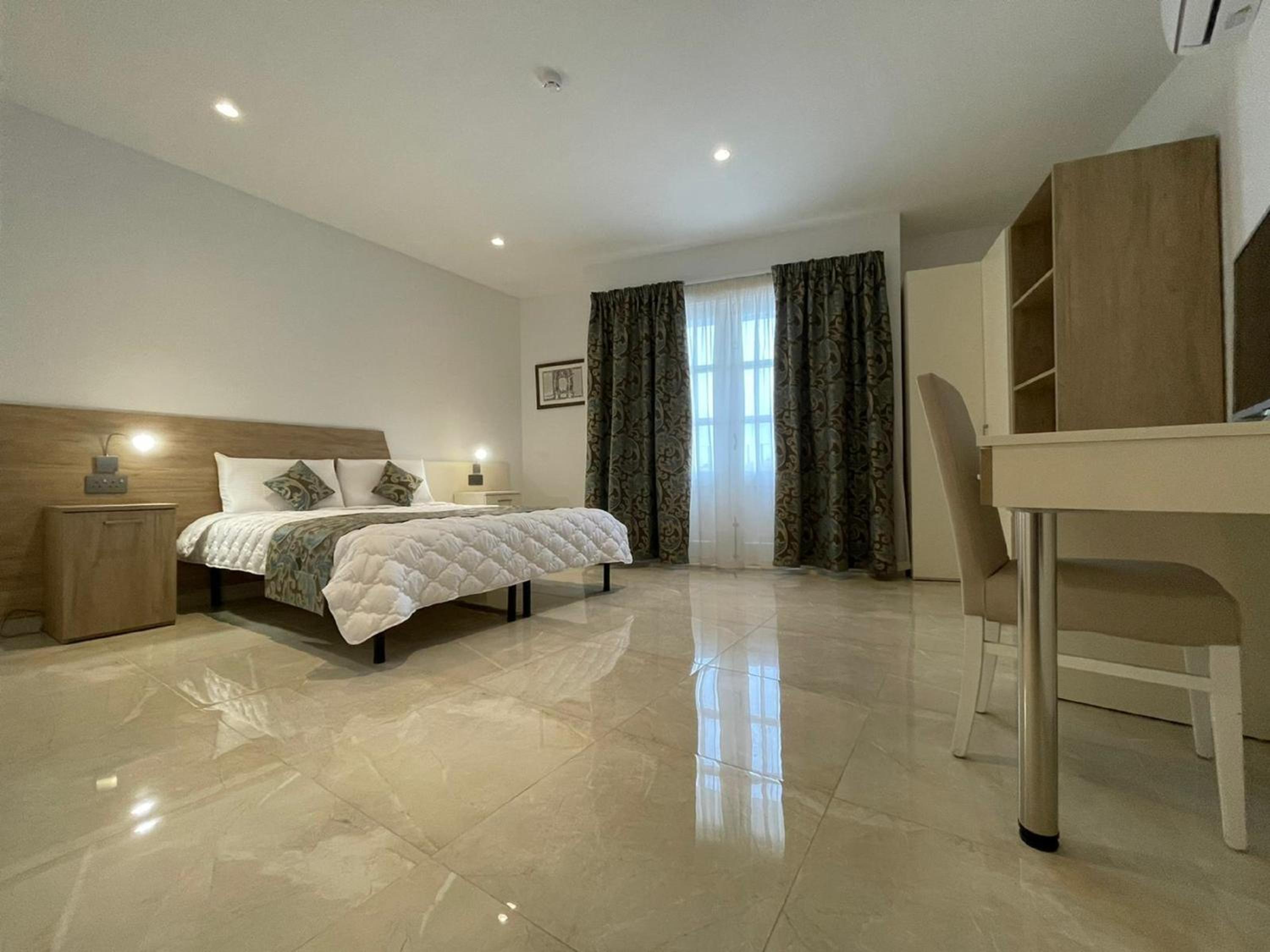 Double Room Balcony with Front Sea View photo 2