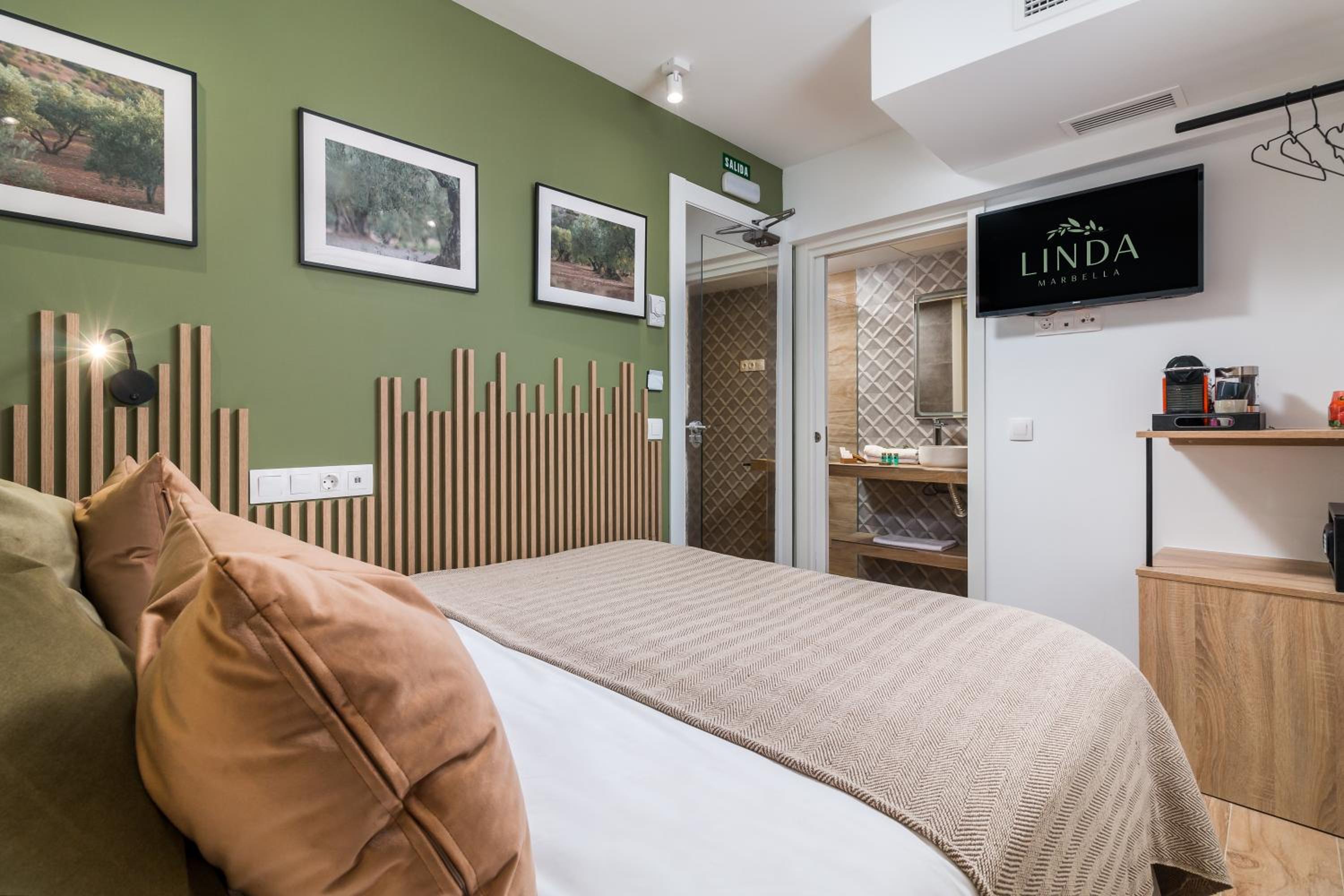 Standard Double Room - Photo 2