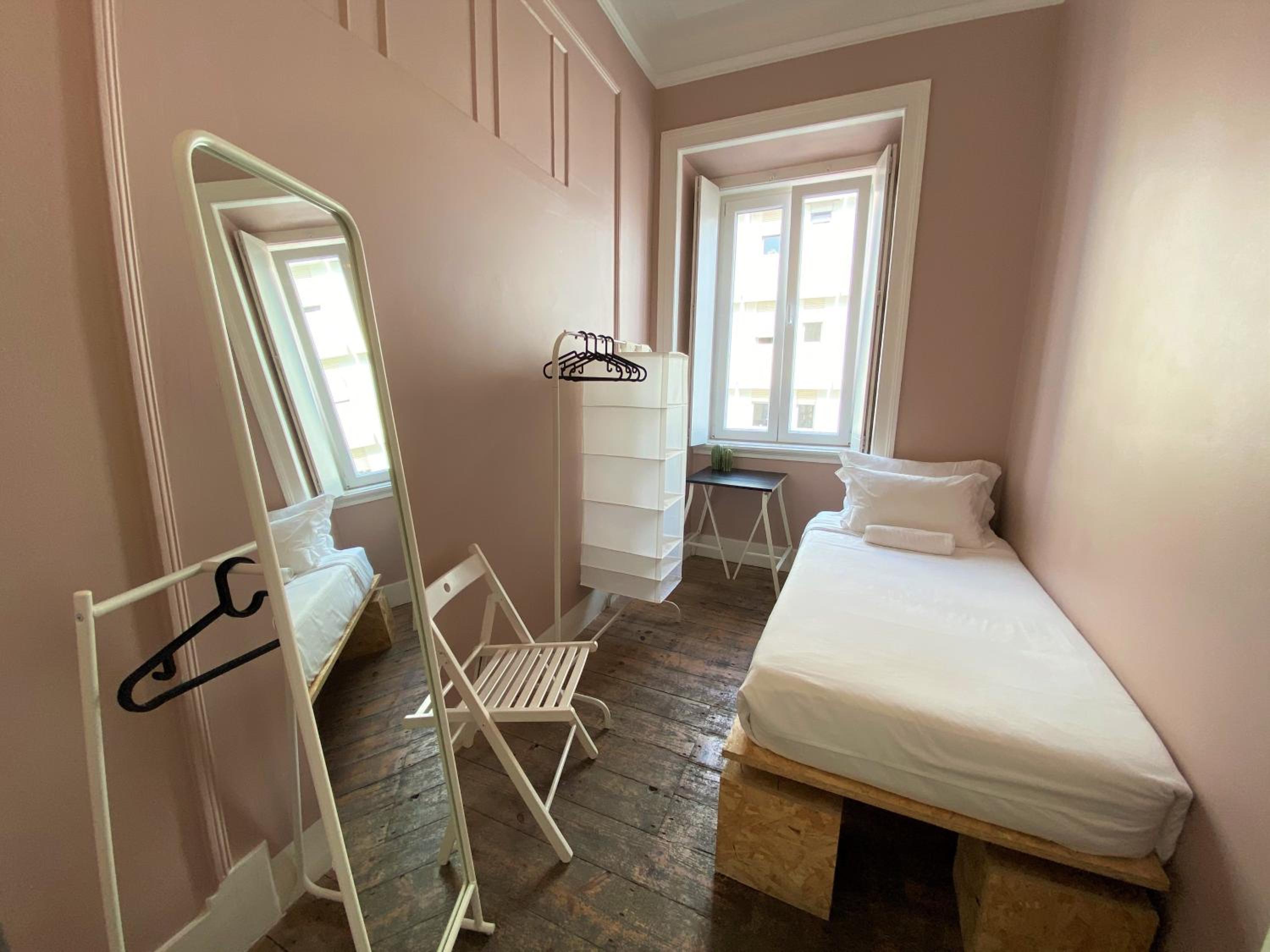 Single Room with Shared Bathroom photo 3