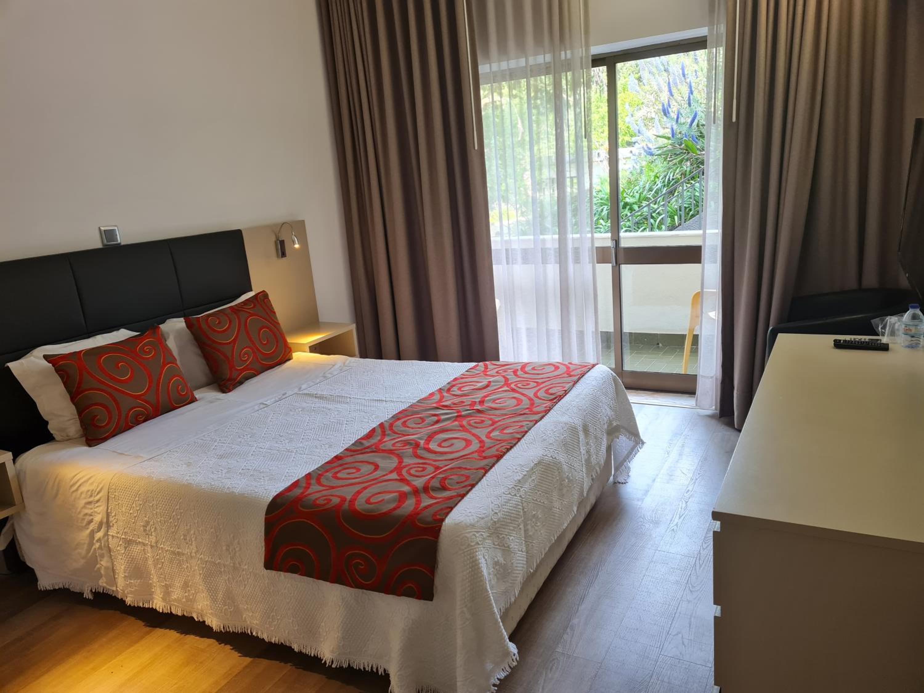 Deluxe Double Room - Photo 9