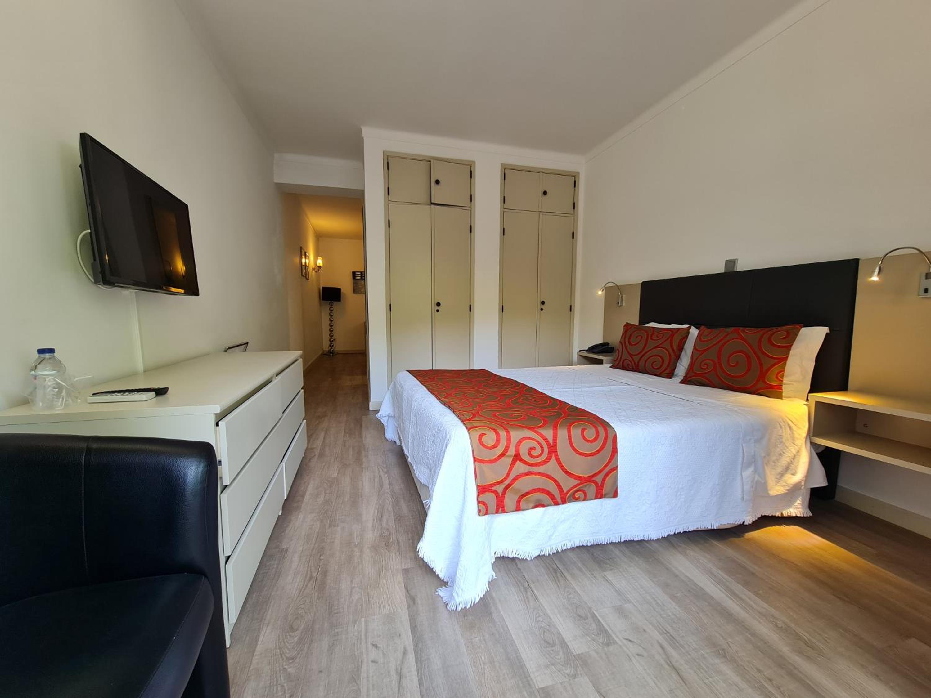 Deluxe Double Room - Photo 10