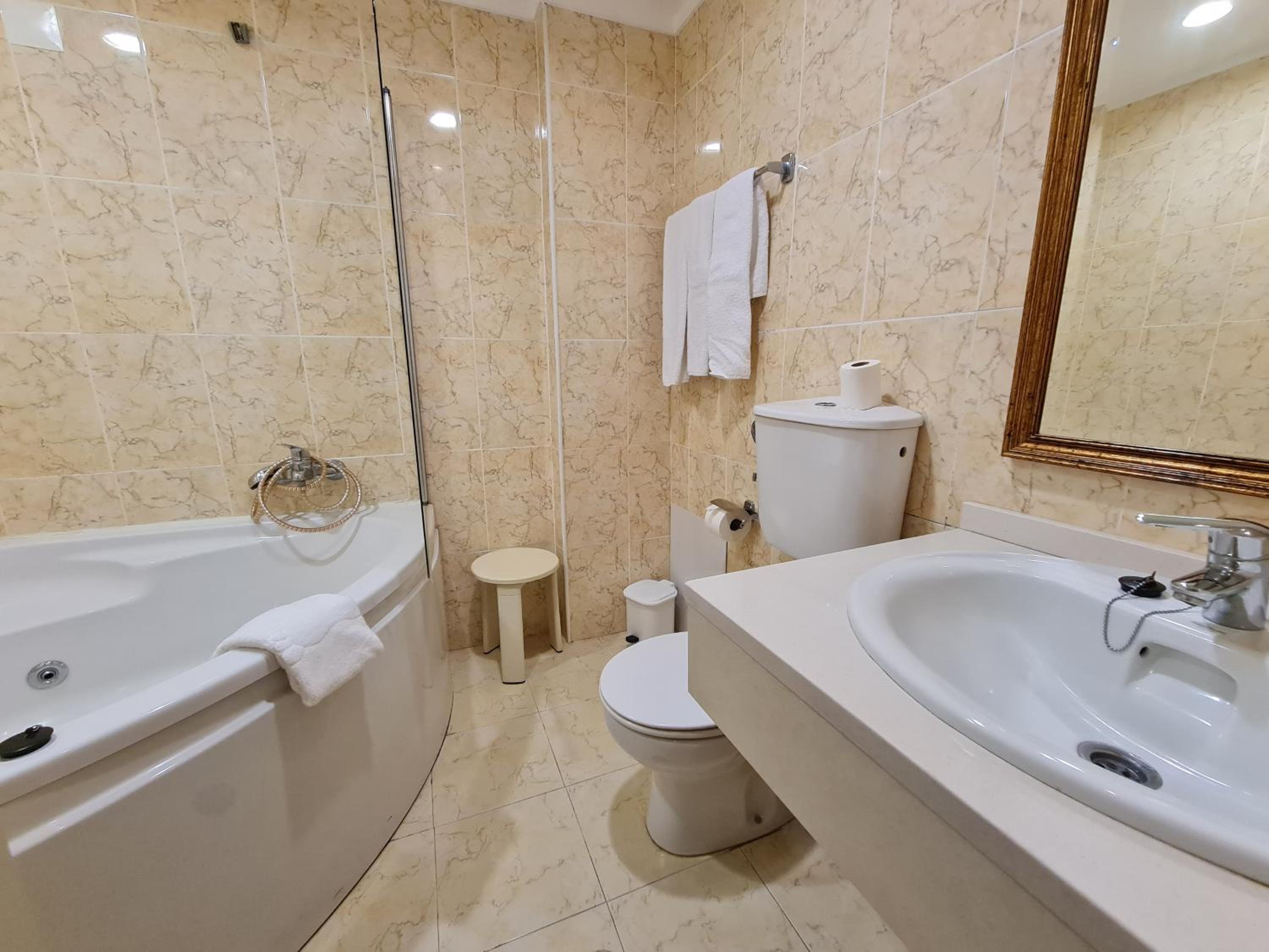 Deluxe Double Room - Photo 2