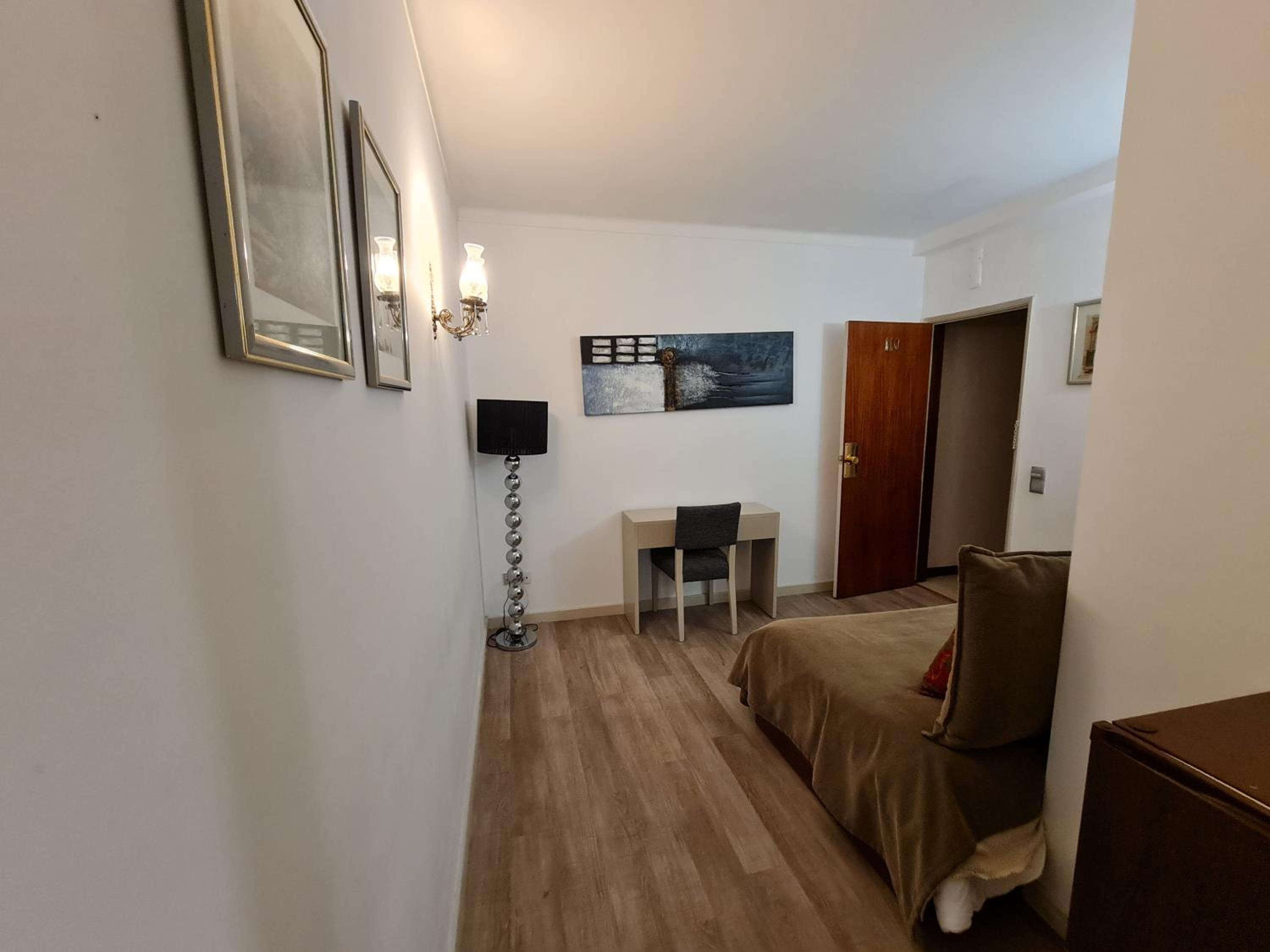 Deluxe Double Room - Photo 8