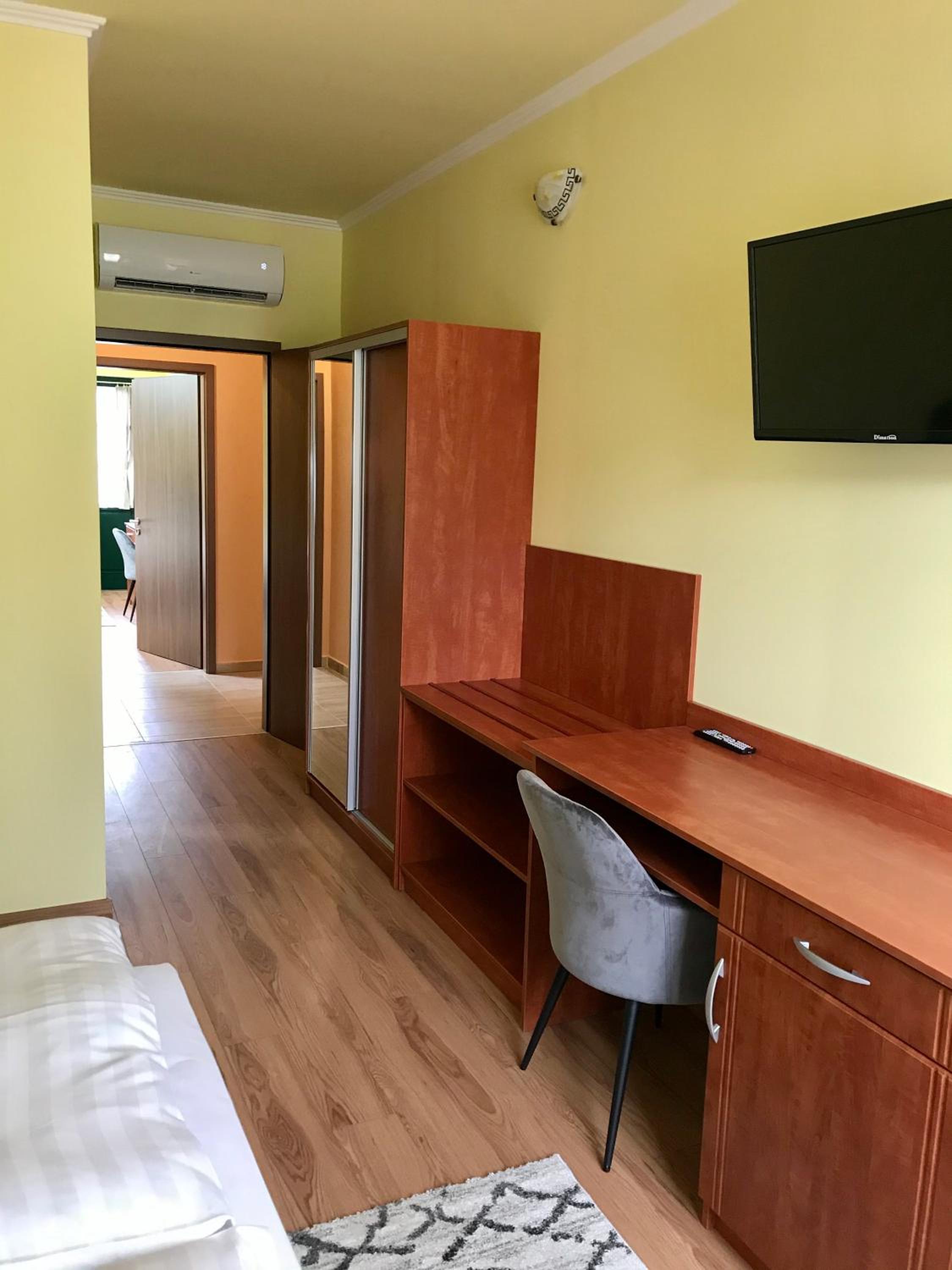 Deluxe Double or Twin Room photo 2