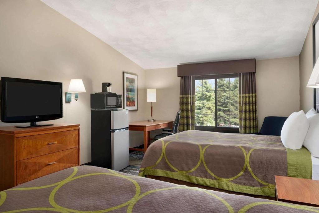 Deluxe Double Room with Two Double Beds - Non-Smoking - Photo 2