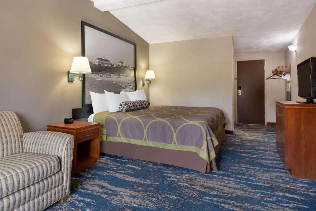 King Room - Non-Smoking - Photo 1