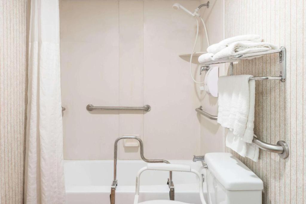Double Room - Disability Access/Non-Smoking - Photo 3