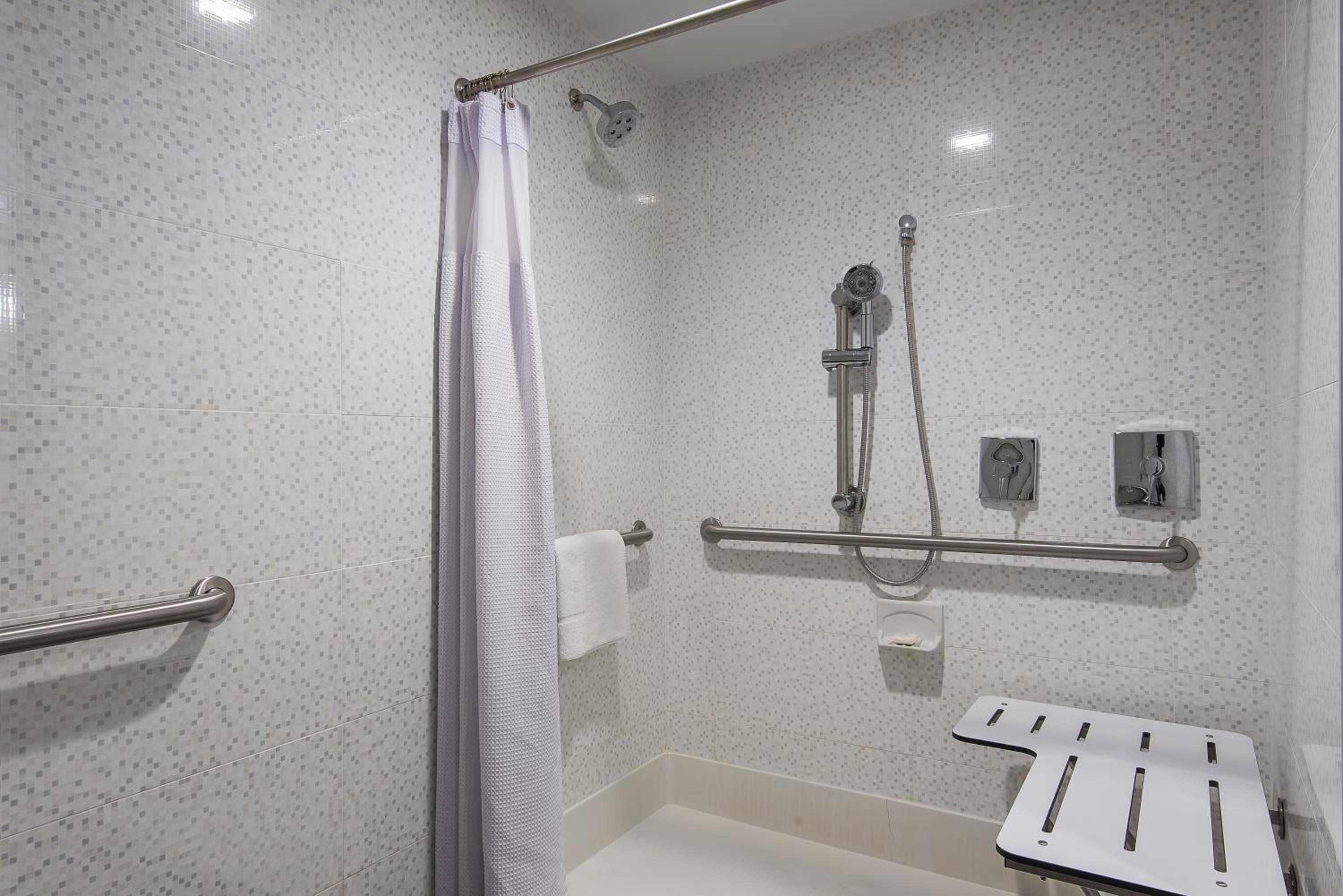 Standard King Room - Communications Accessible - Photo 3