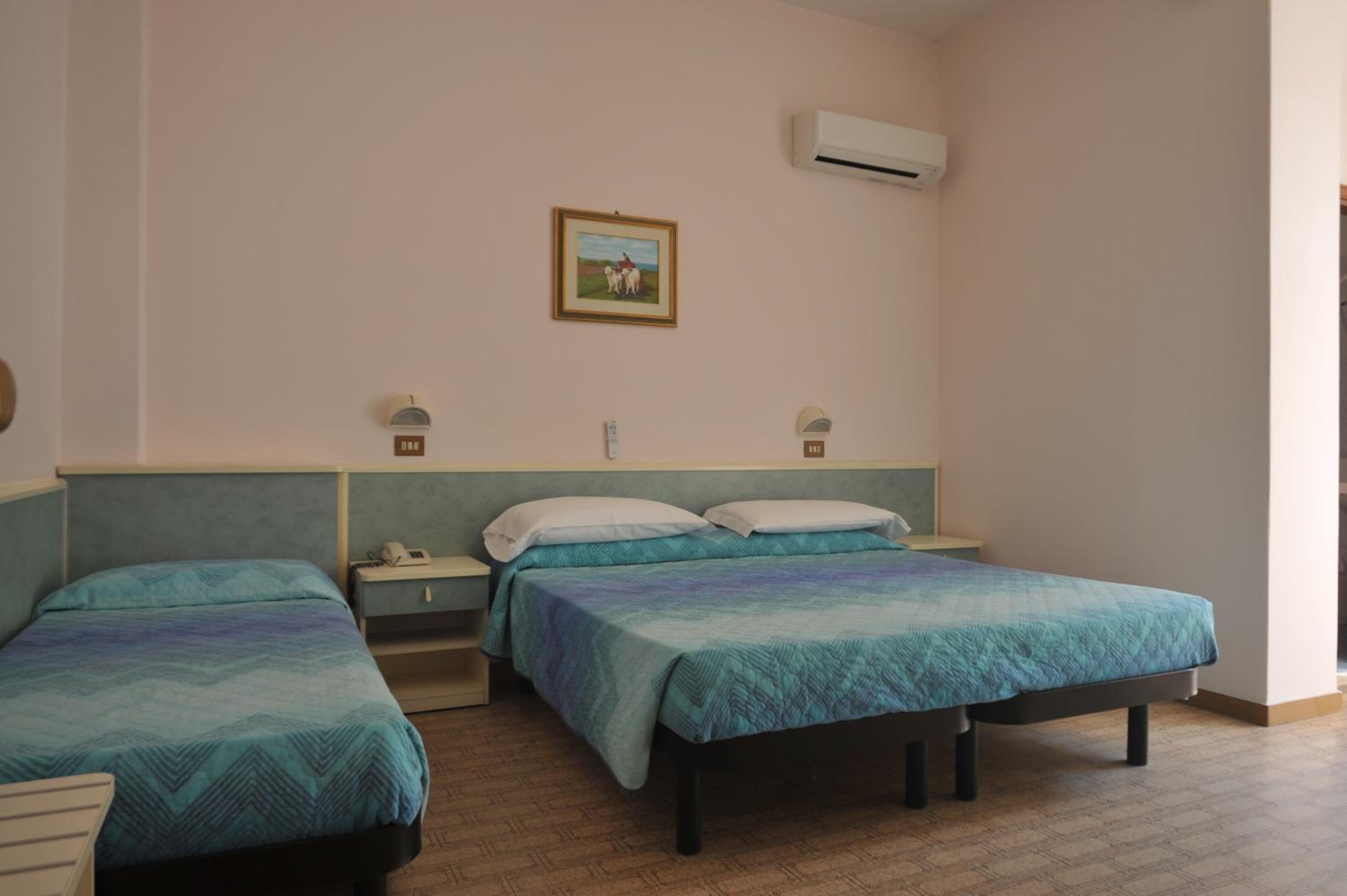 Classic Triple Room photo 3