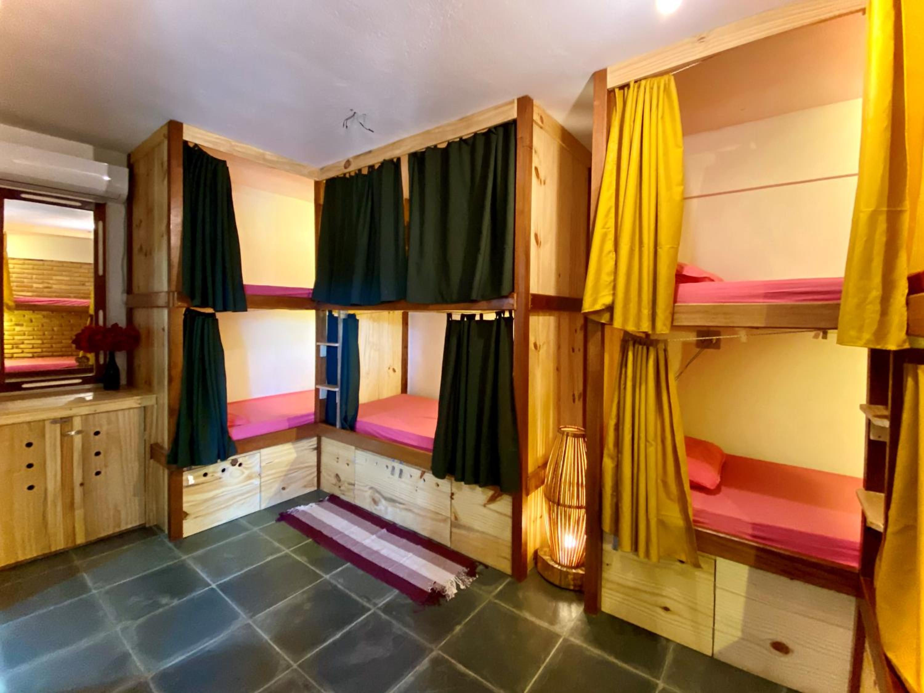 Bed in 8-Bed Mixed Dormitory Room photo 3