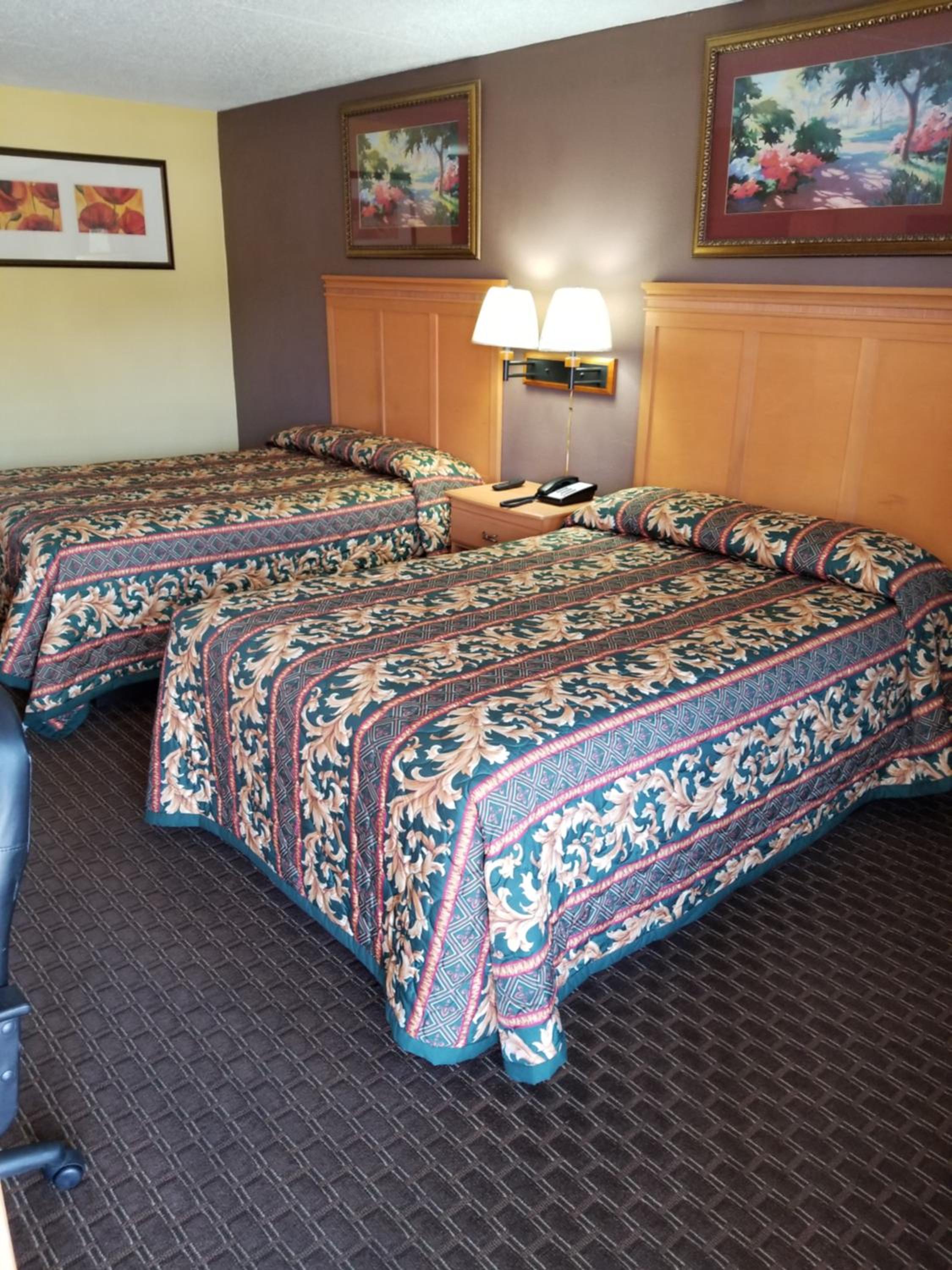Standard Room with Two Double Beds- Smoking photo 1