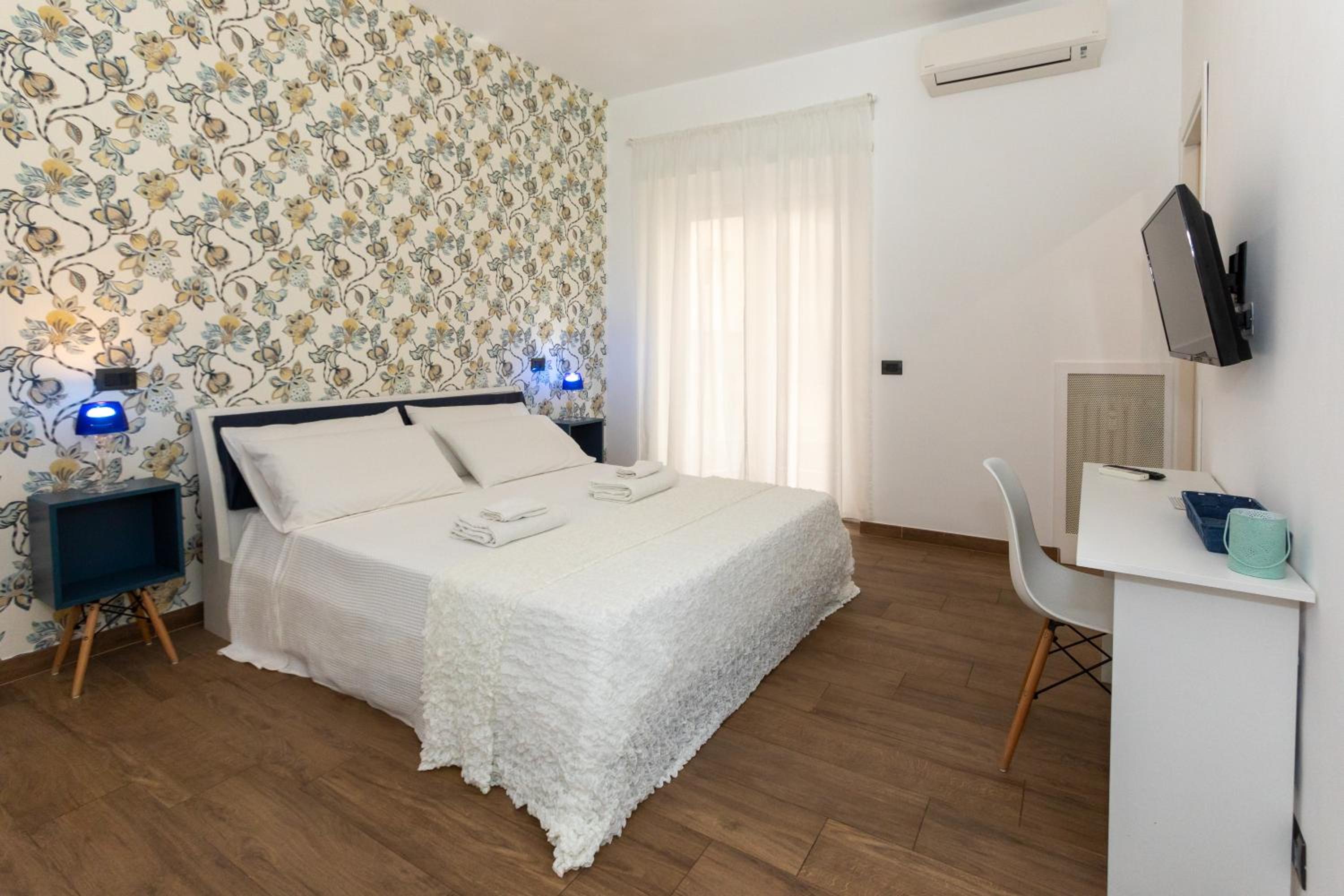 Deluxe Double Room with Balcony photo 1