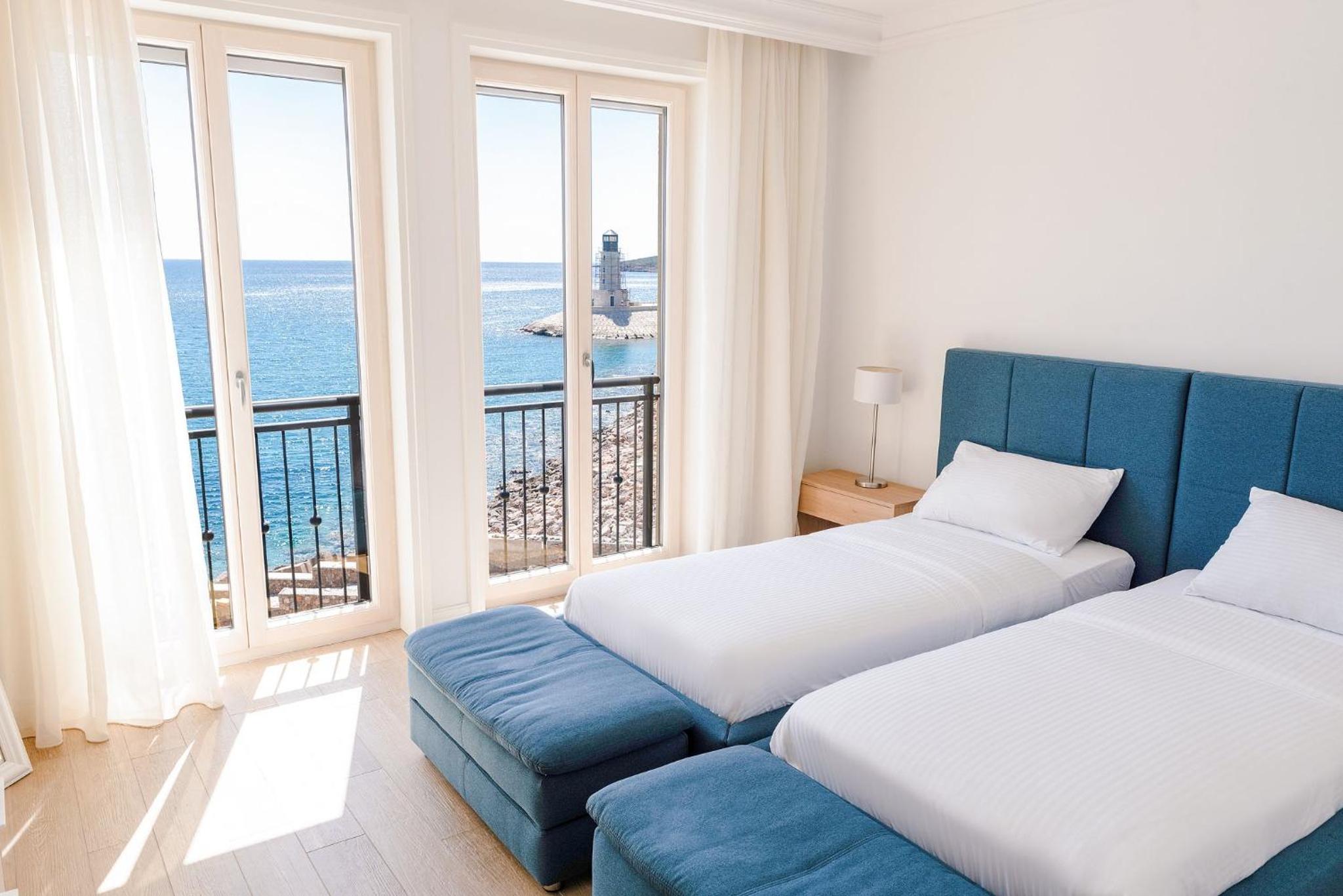 Luxury Three Bedroom Residence Sea View