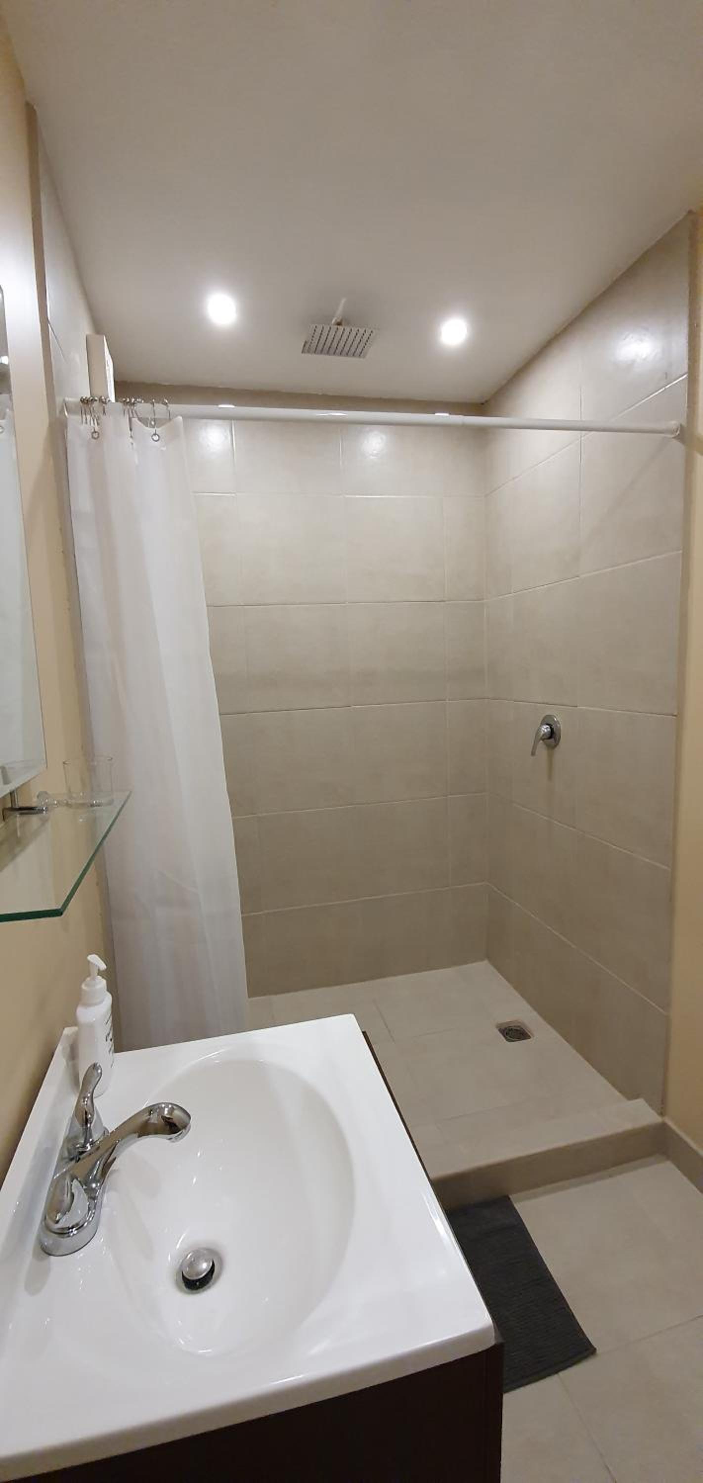 Queen Suite - Photo 10