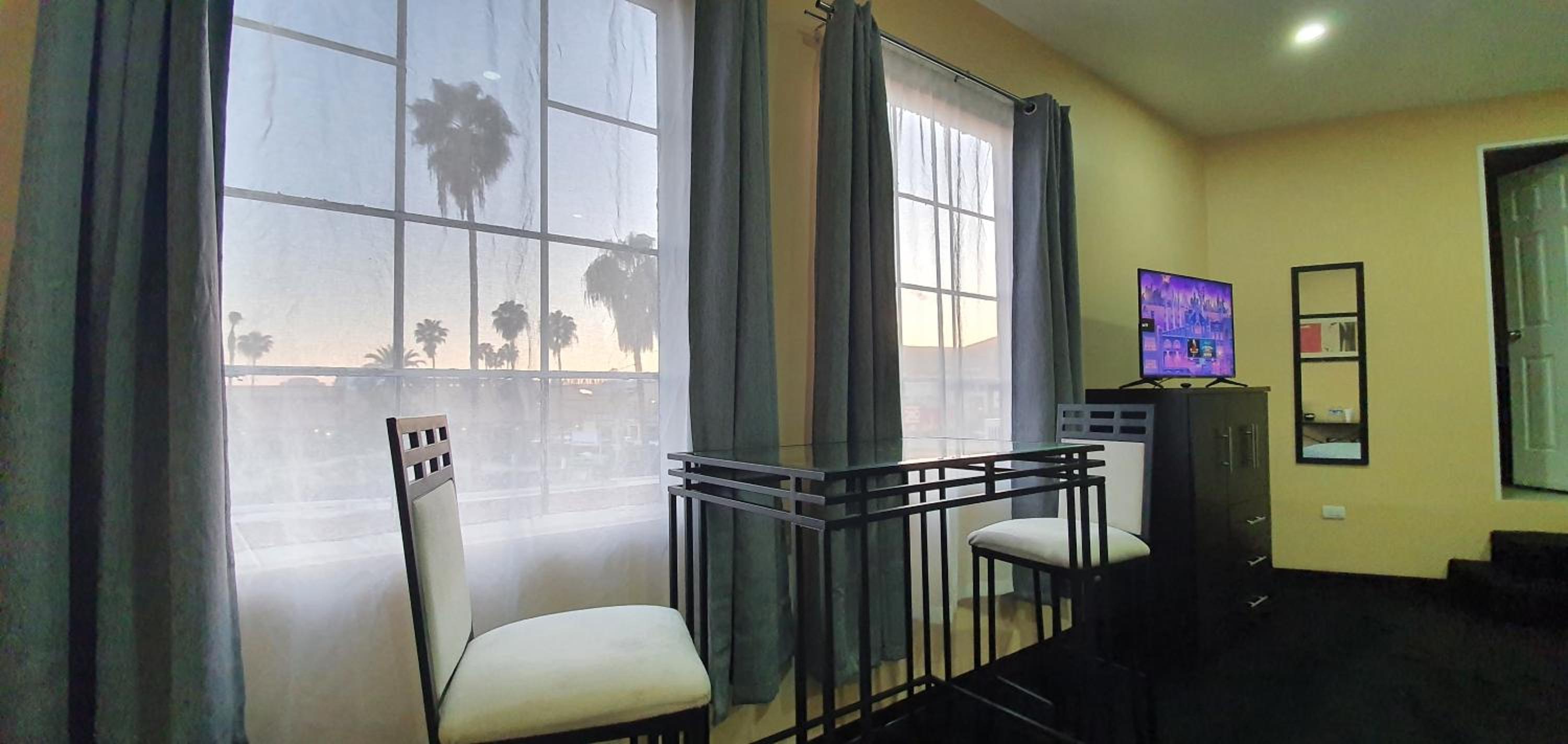 Suite with City View - Photo 6