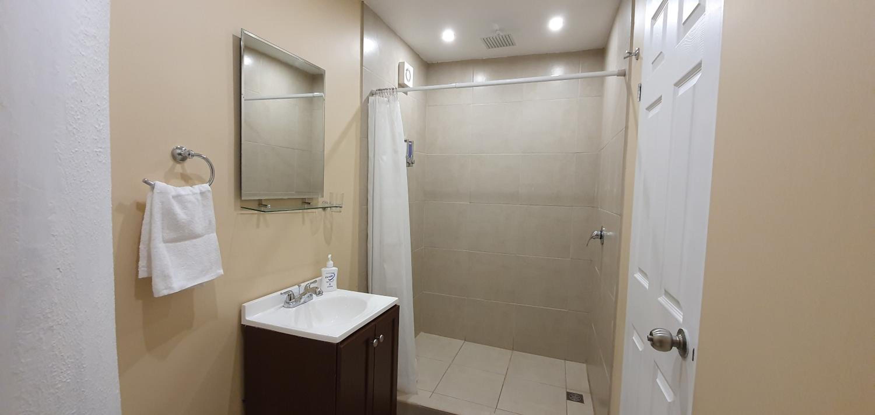 Queen Suite - Photo 4