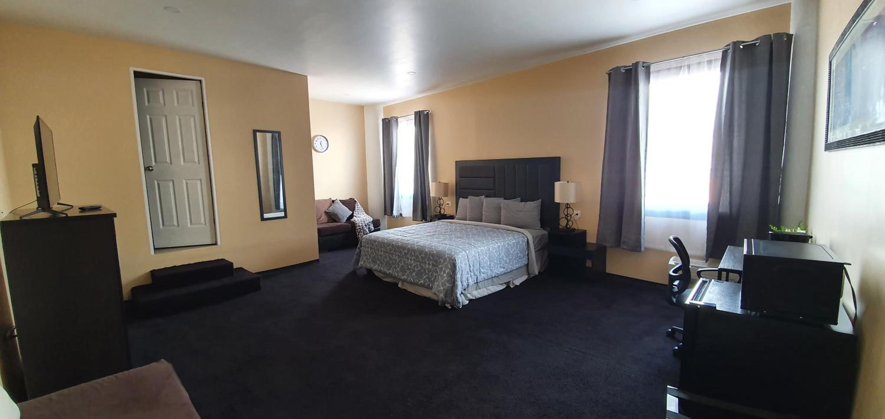 Standard Suite - Photo 1
