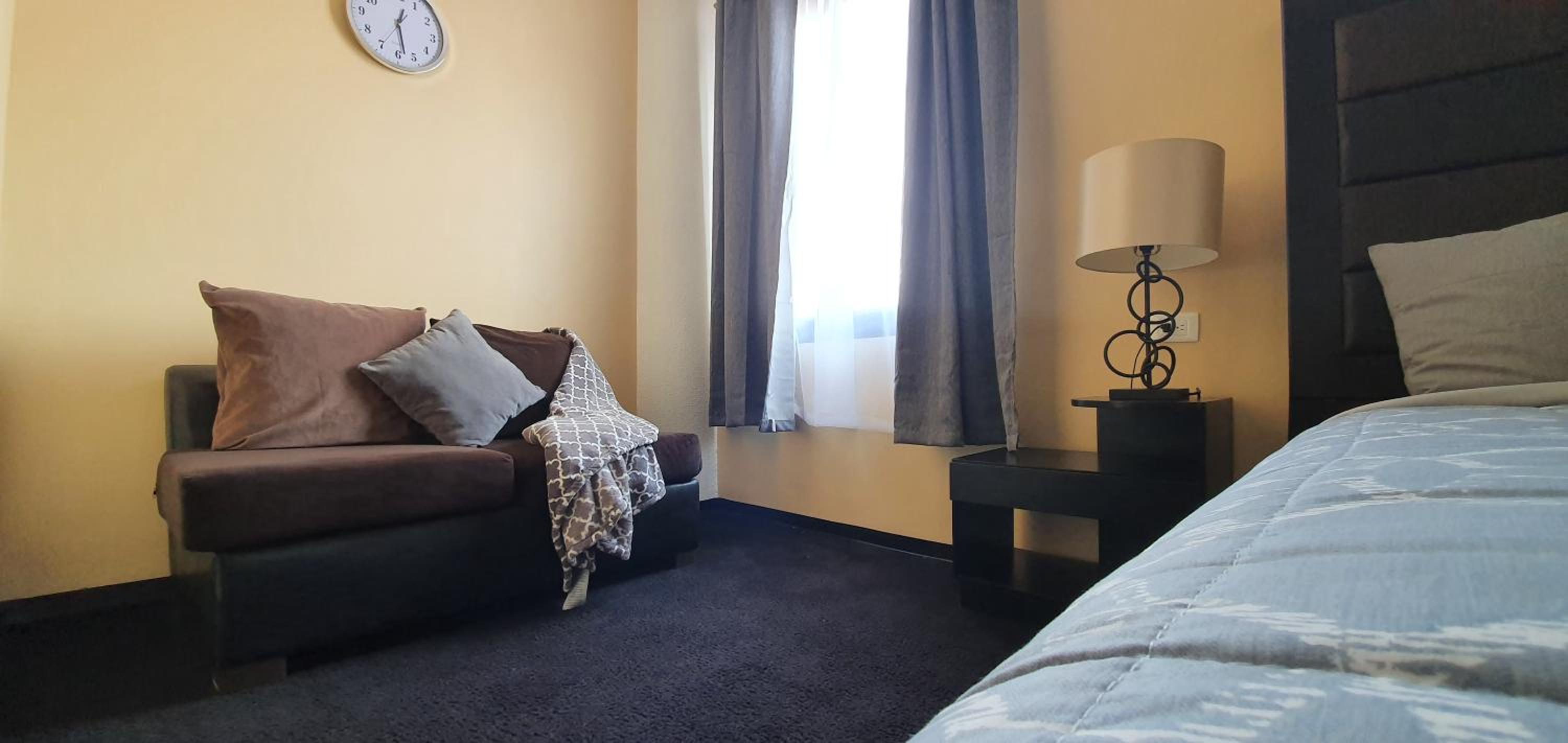 Standard Suite - Photo 4