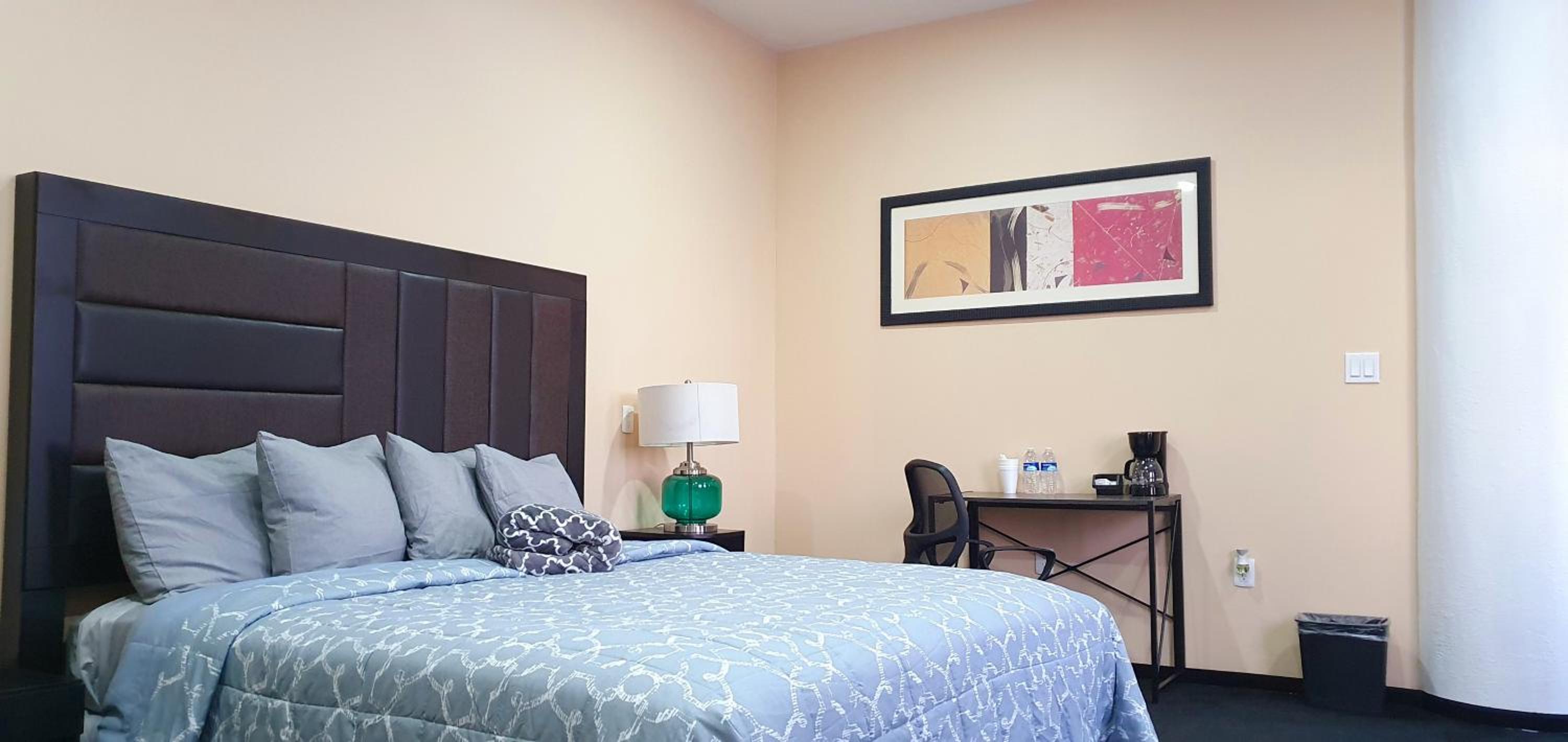 Suite with City View - Photo 5