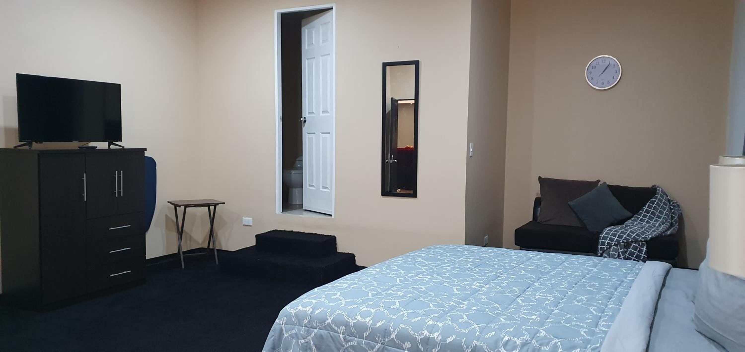 Standard Suite - Photo 8