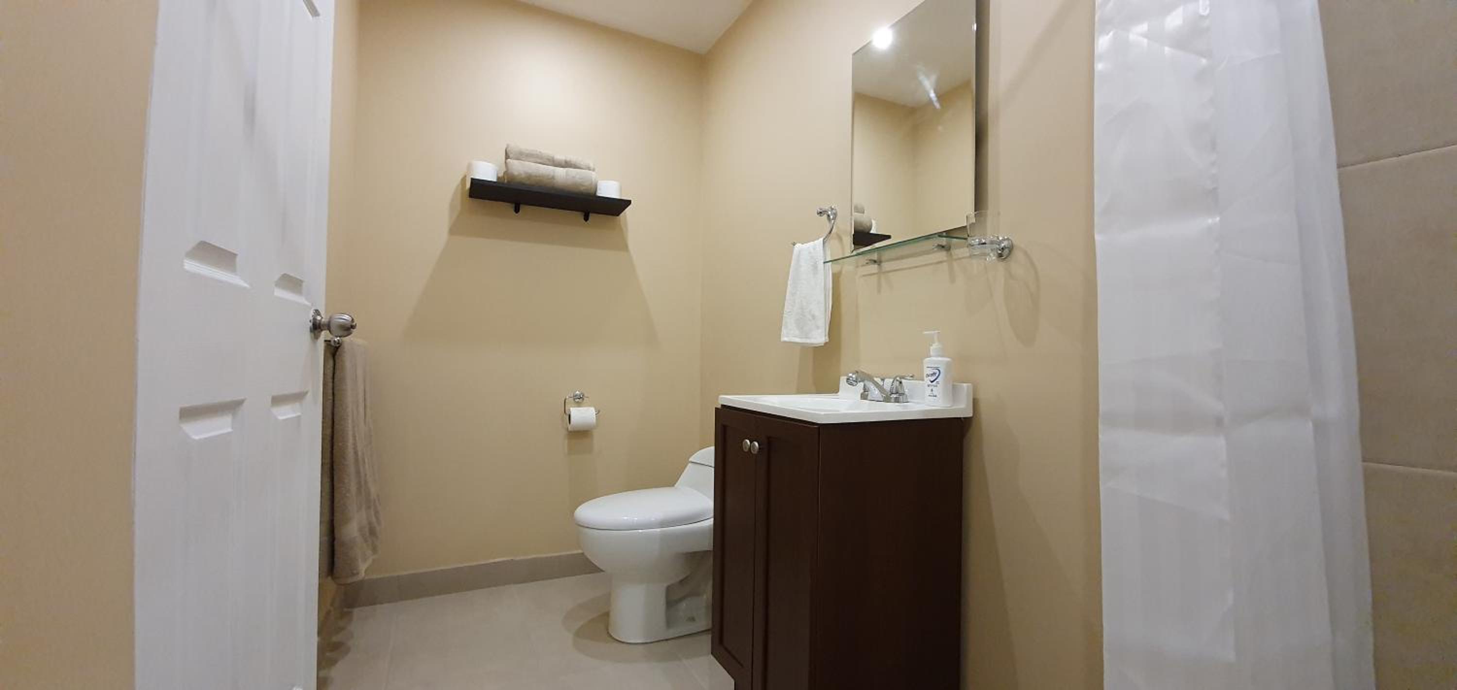 Queen Suite - Photo 11