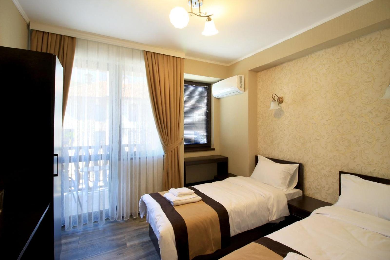 Twin Room with Balcony photo 3