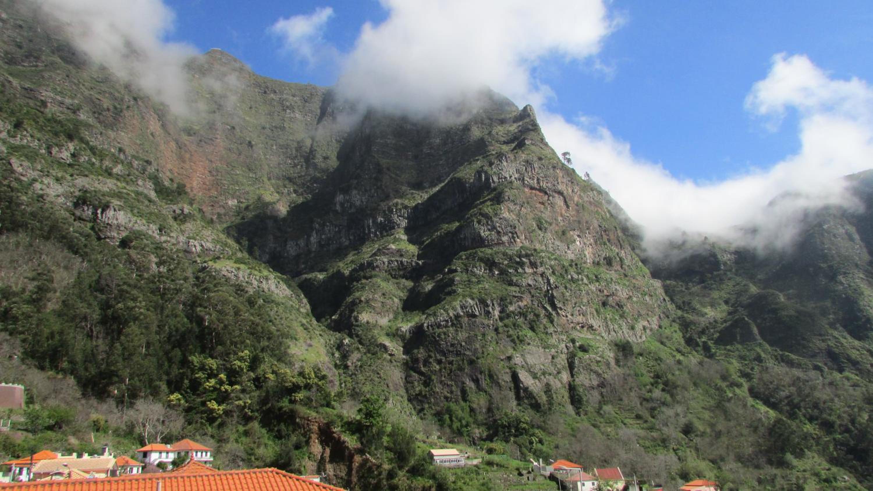 Apartment with Mountain View - Photo 23