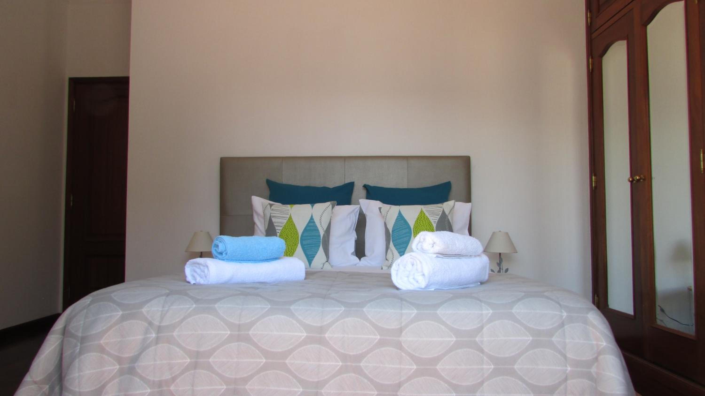 Apartment with Mountain View - Photo 7