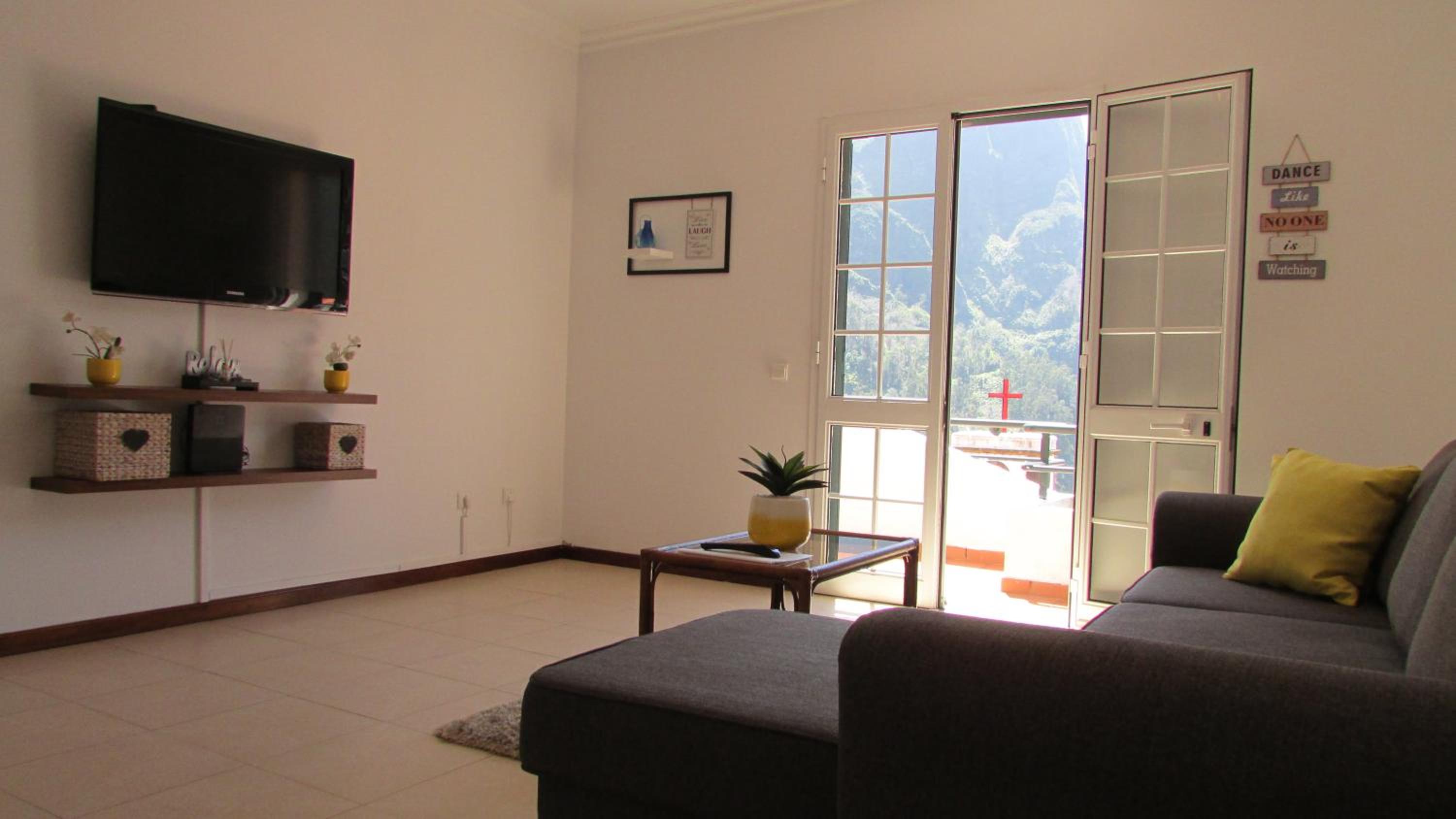 Apartment with Mountain View - Photo 16