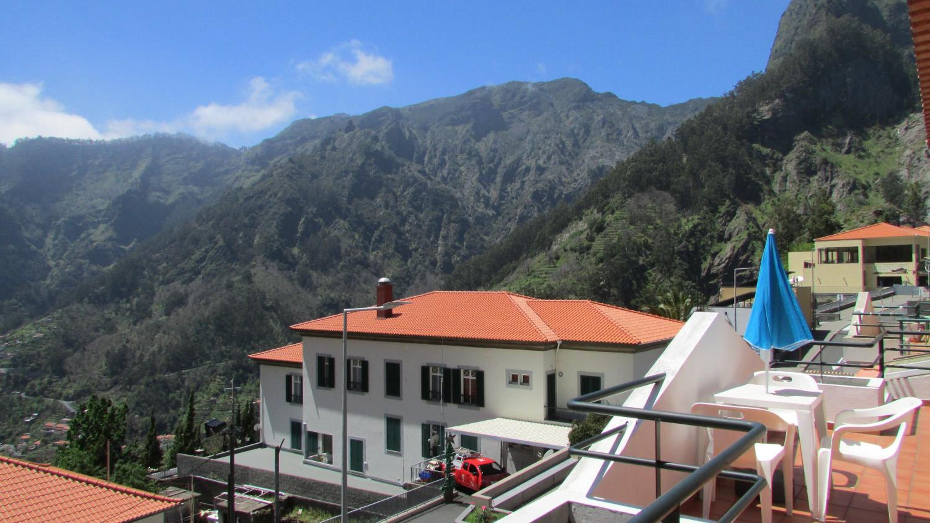 Apartment with Mountain View - Photo 37