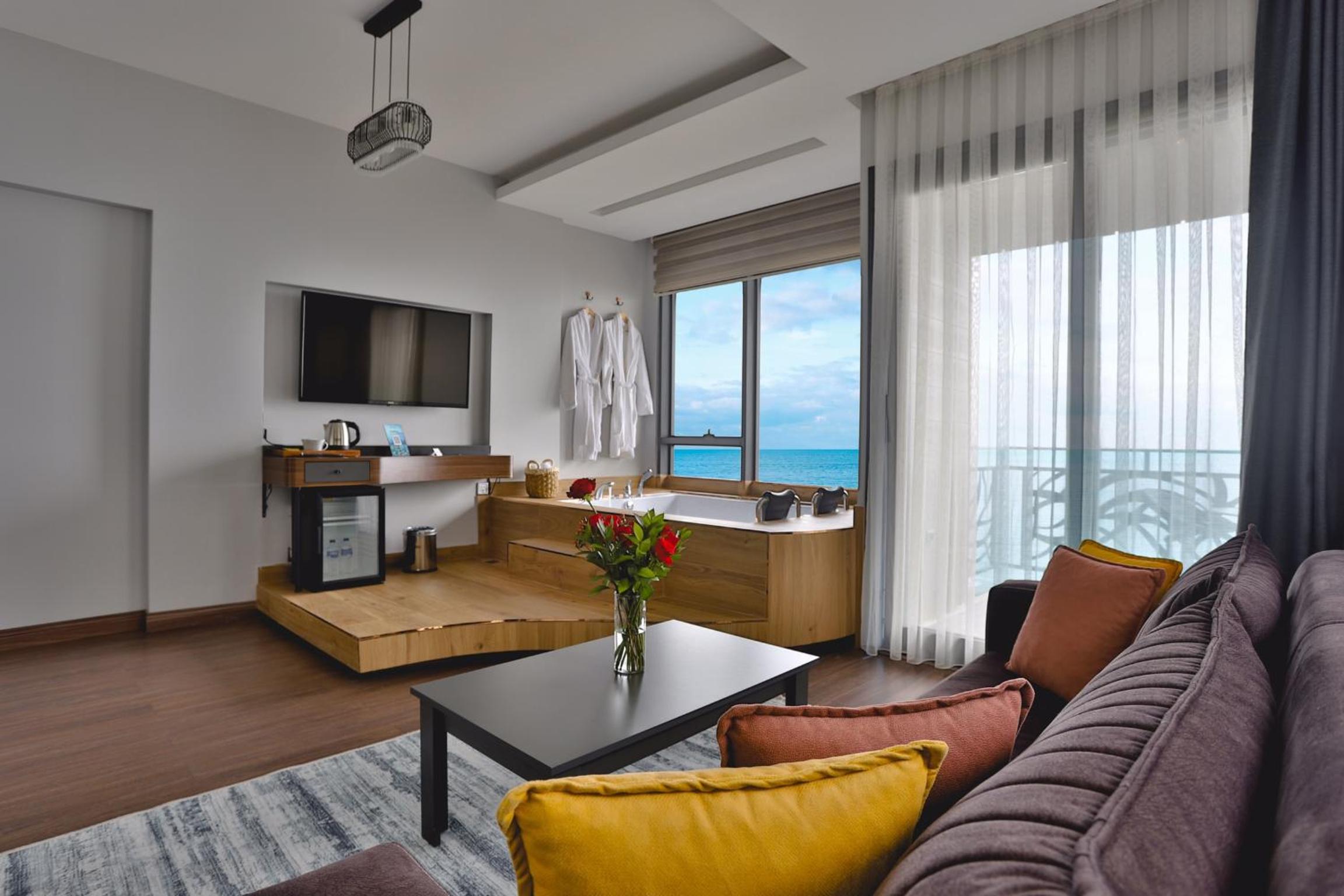 Black Sea Suite with Spa Bath