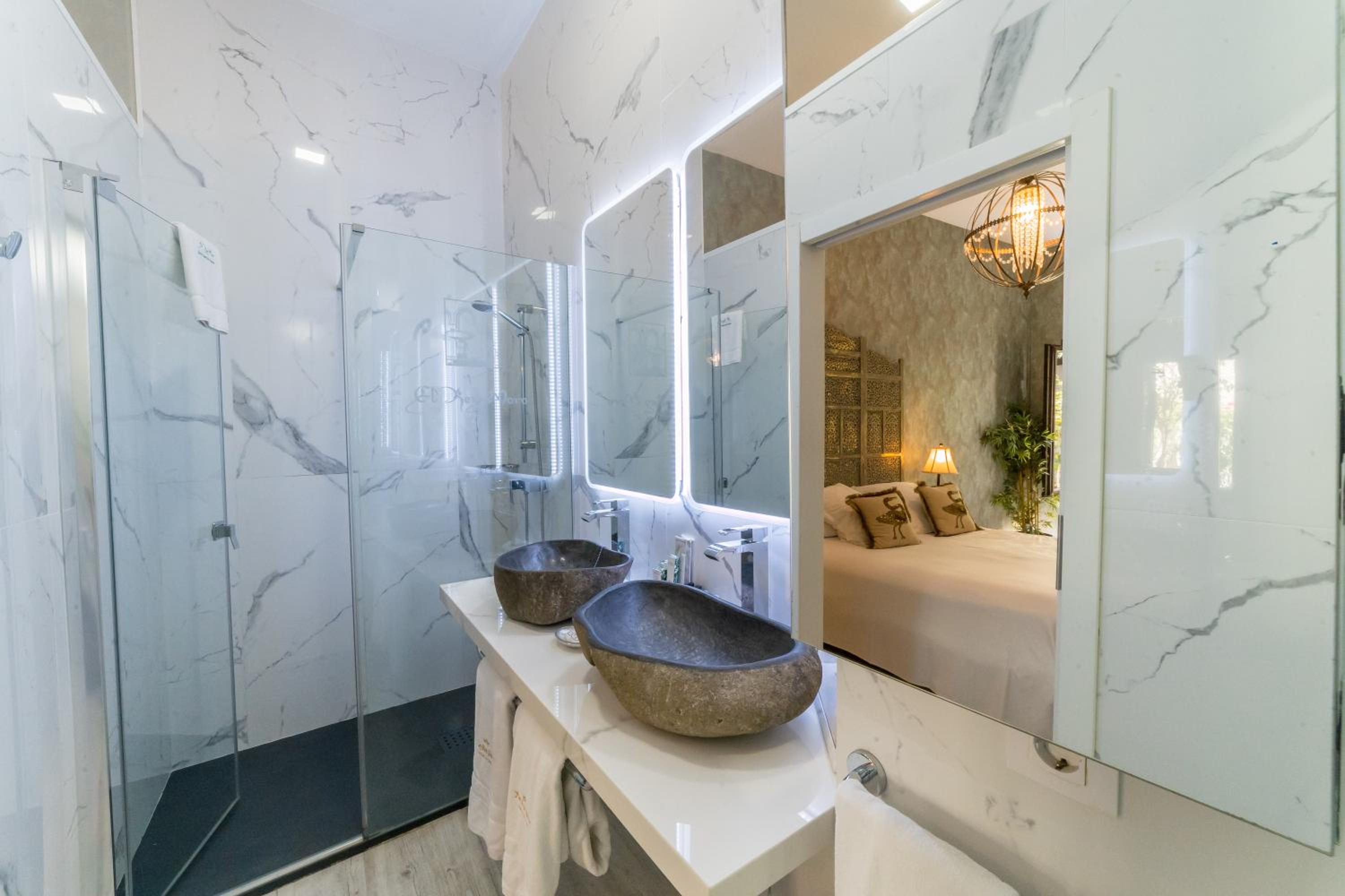 Suite with Spa Bath - Photo 10