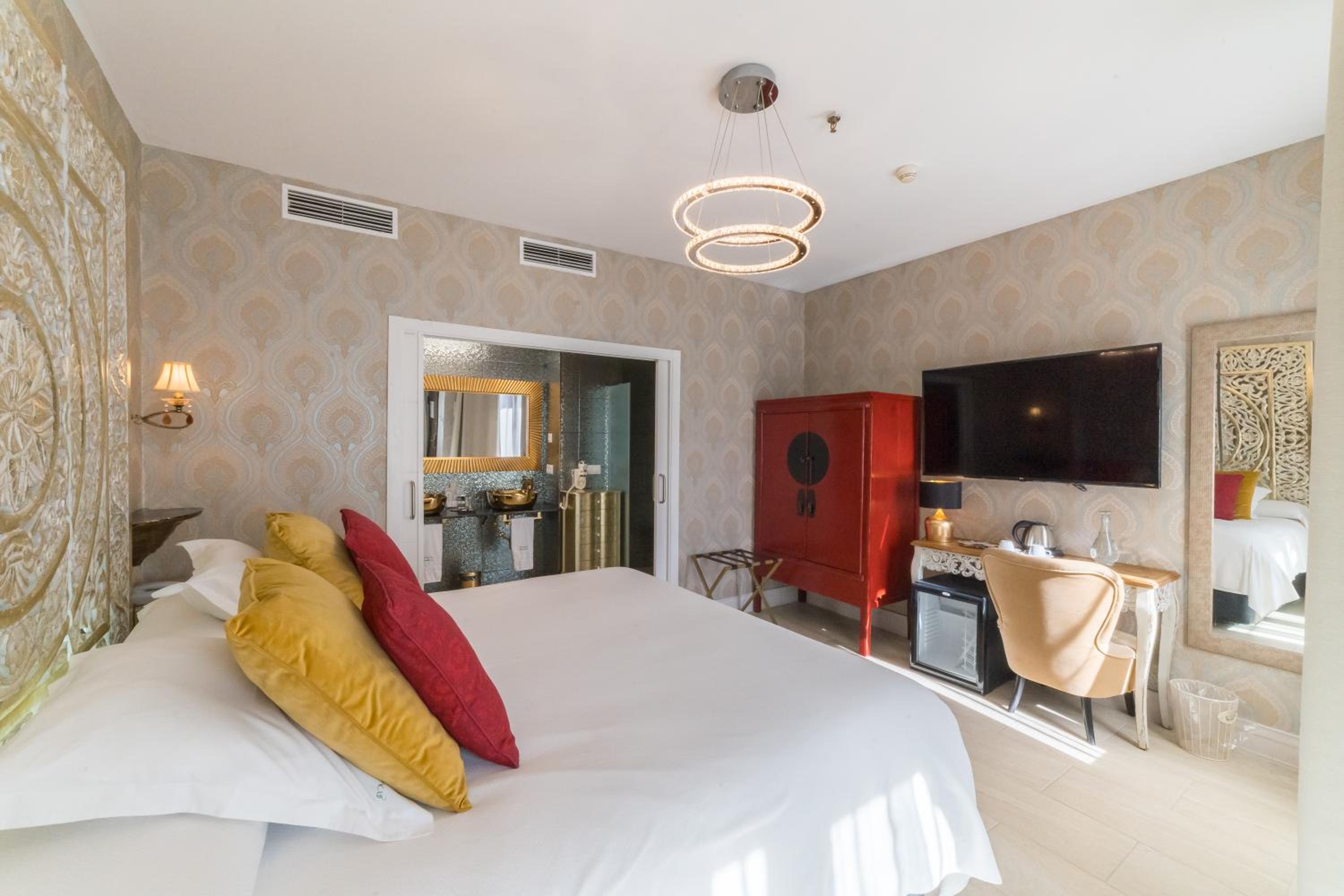 Deluxe Room - Photo 1
