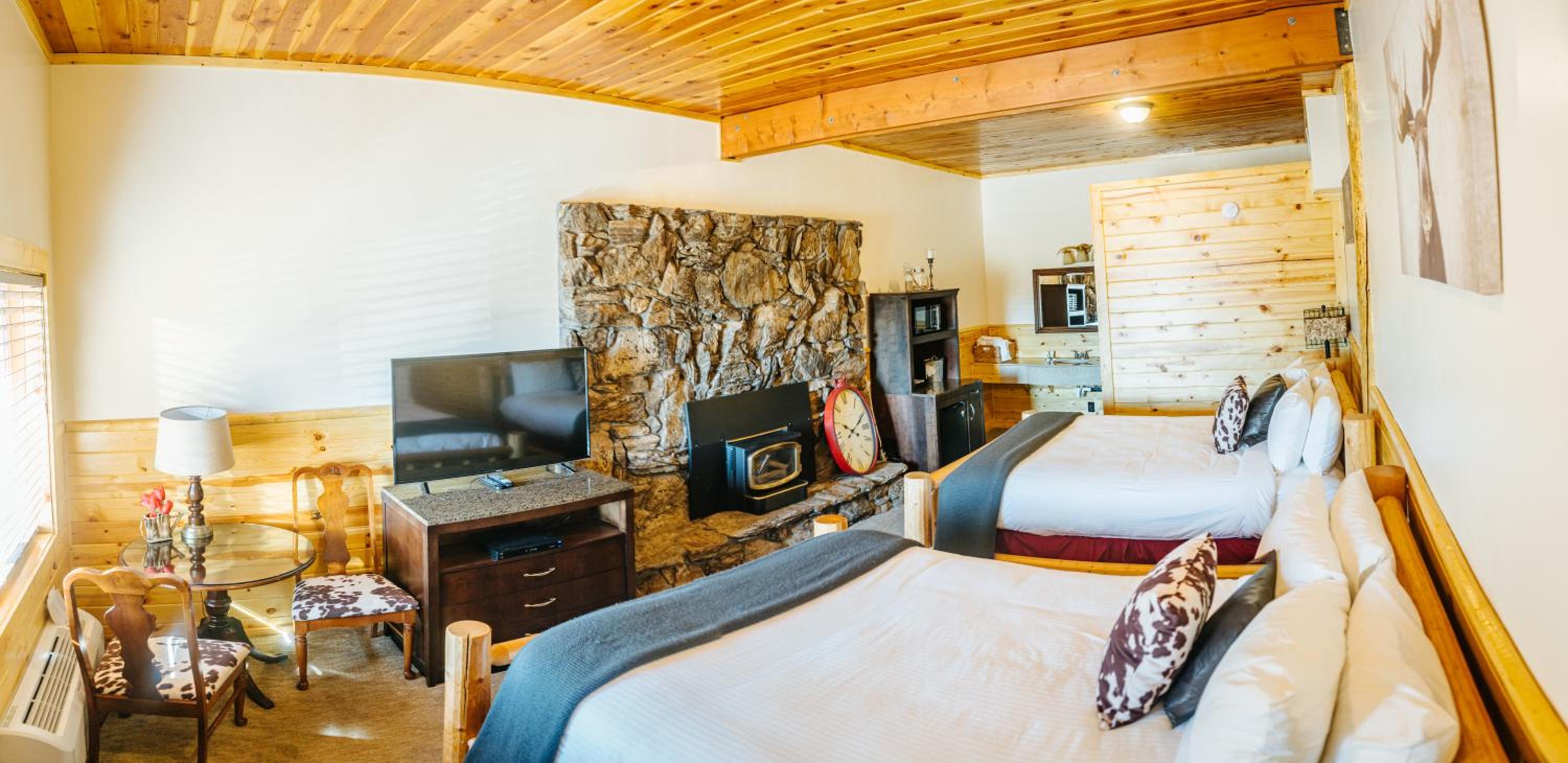 Main Lodge Deluxe Two Queen Room photo 2