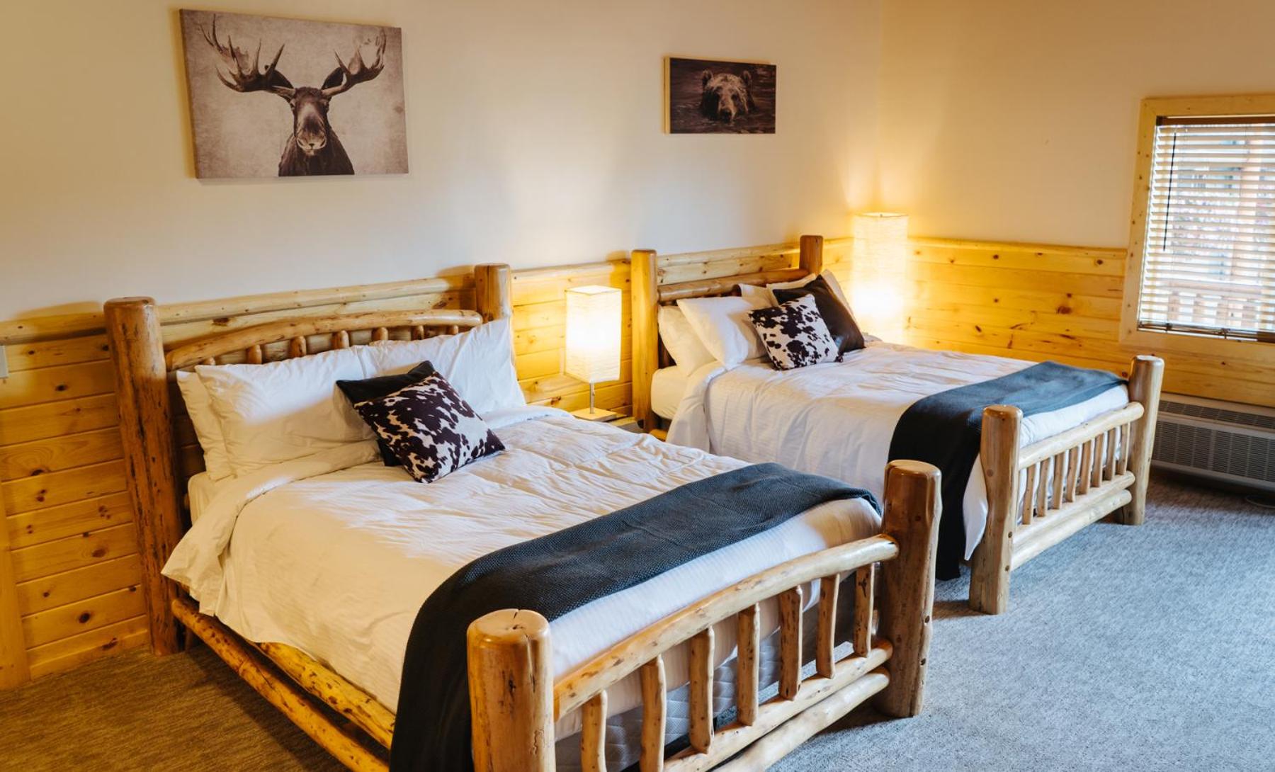 Main Lodge with 3 Queen Beds photo 1