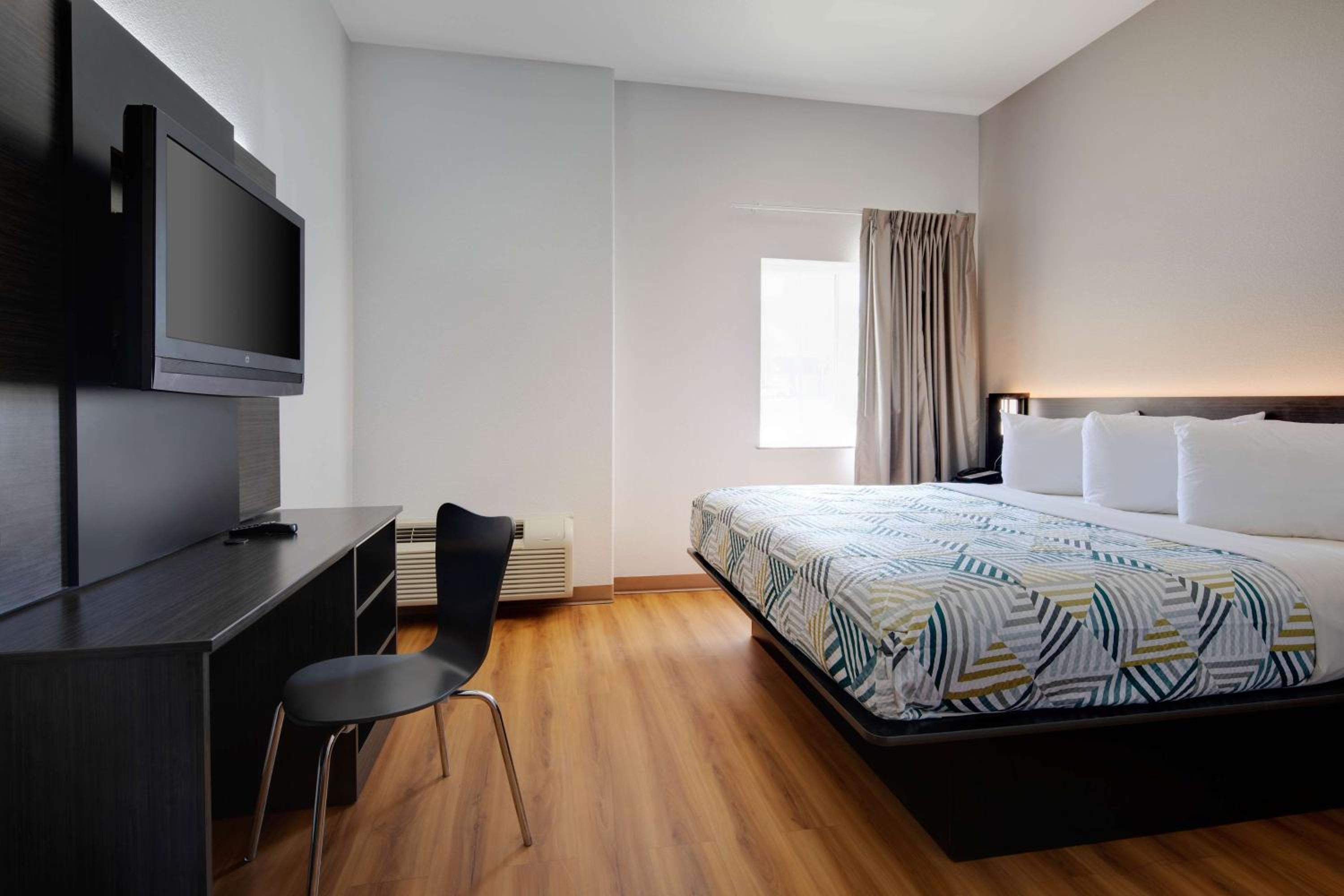 King Room - Disability Access - Non-Smoking - Photo 1
