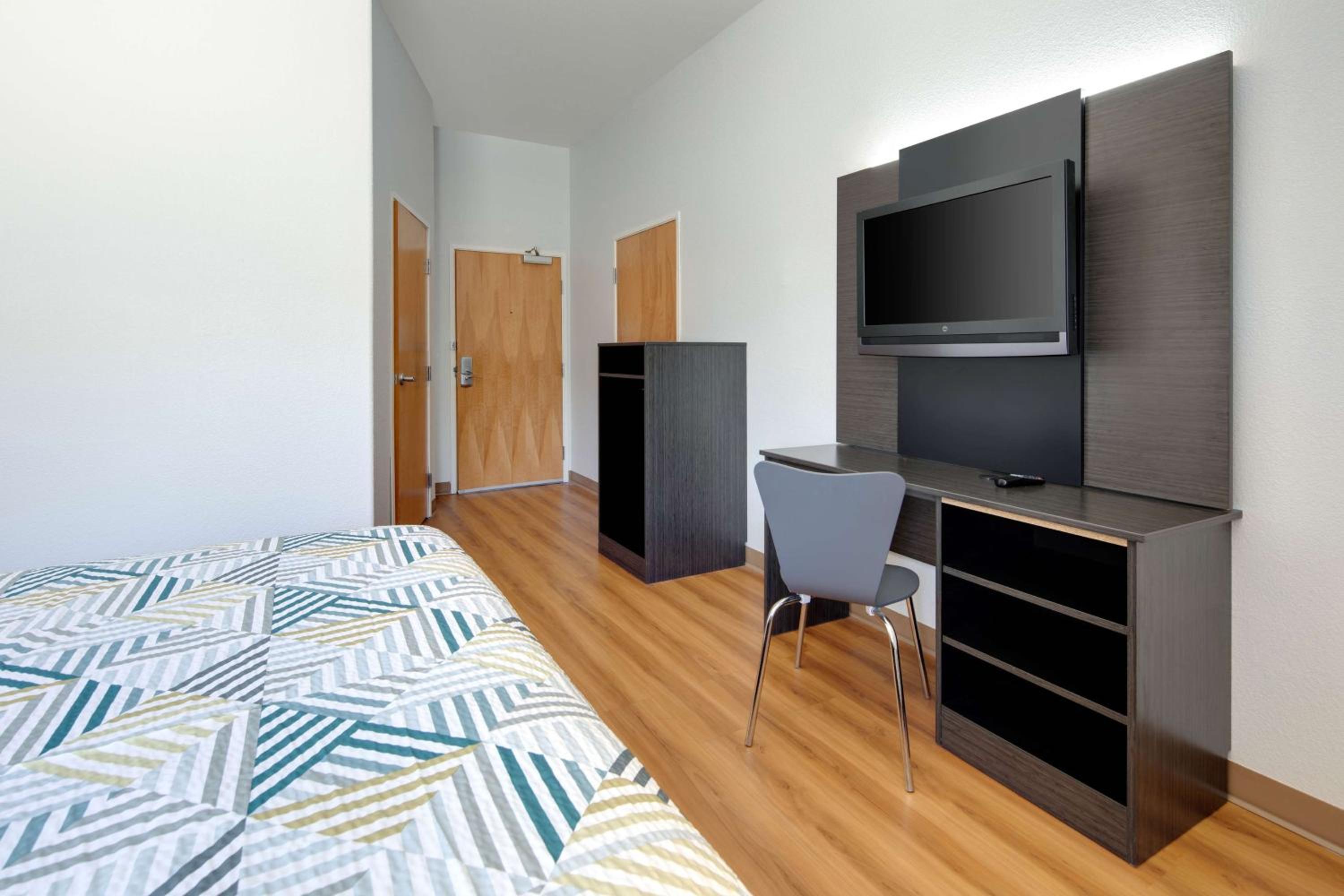 King Room - Disability Access - Non-Smoking - Photo 2