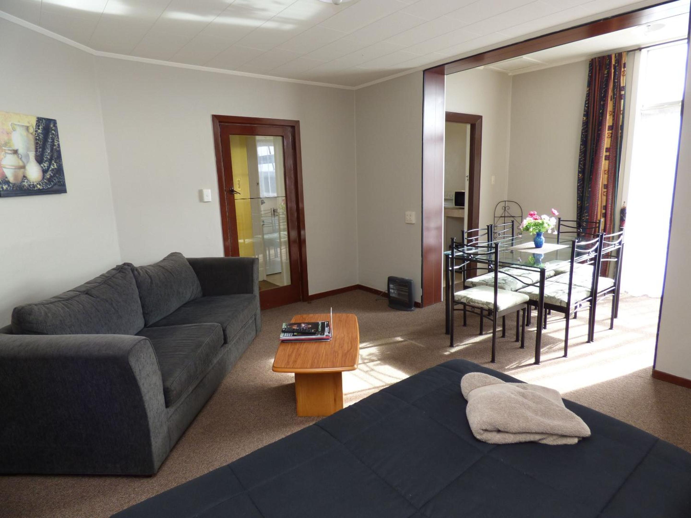 One-Bedroom Apartment (sleeps 5) photo 1