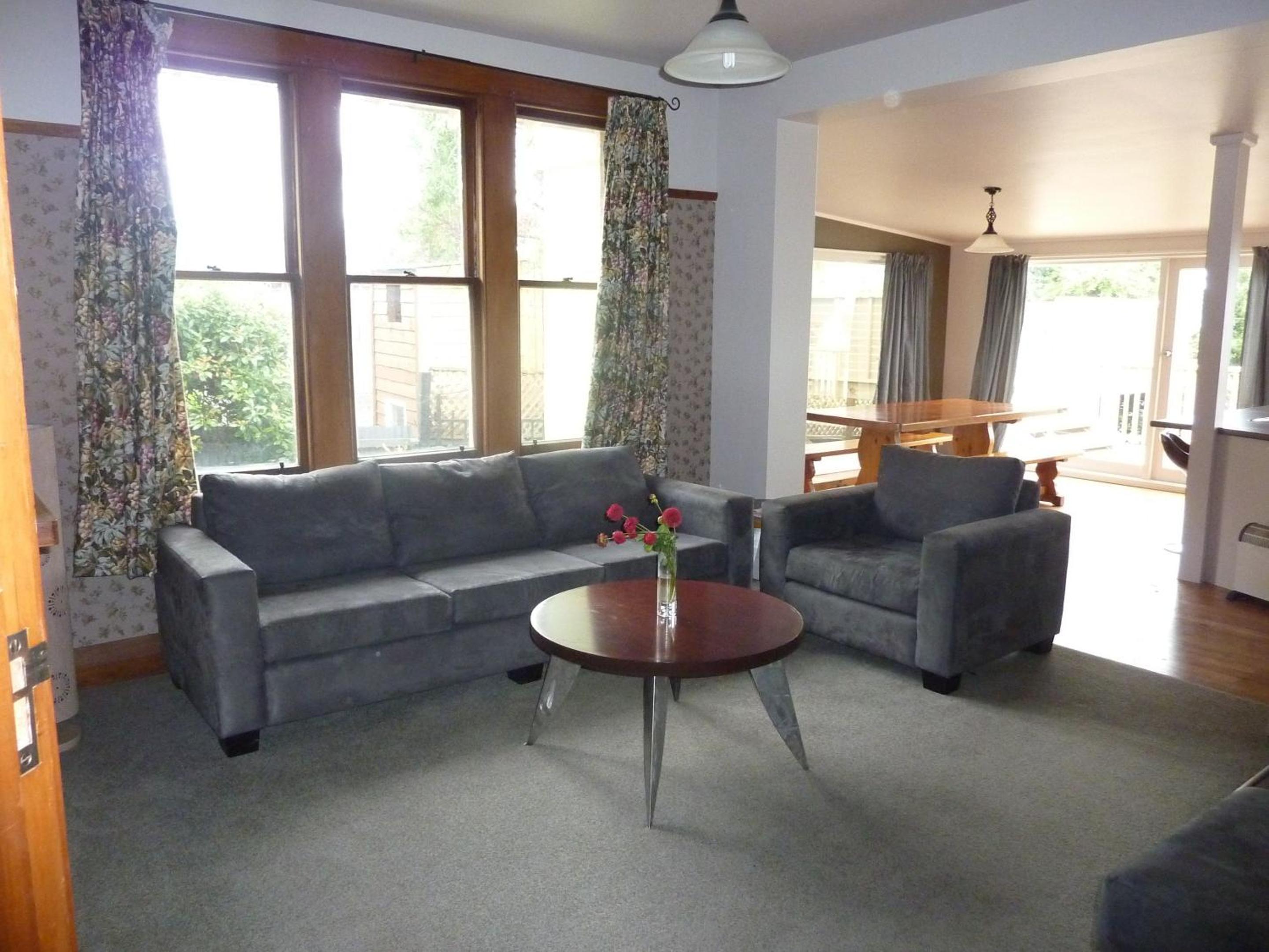 Five-Bedroom House - Photo 1