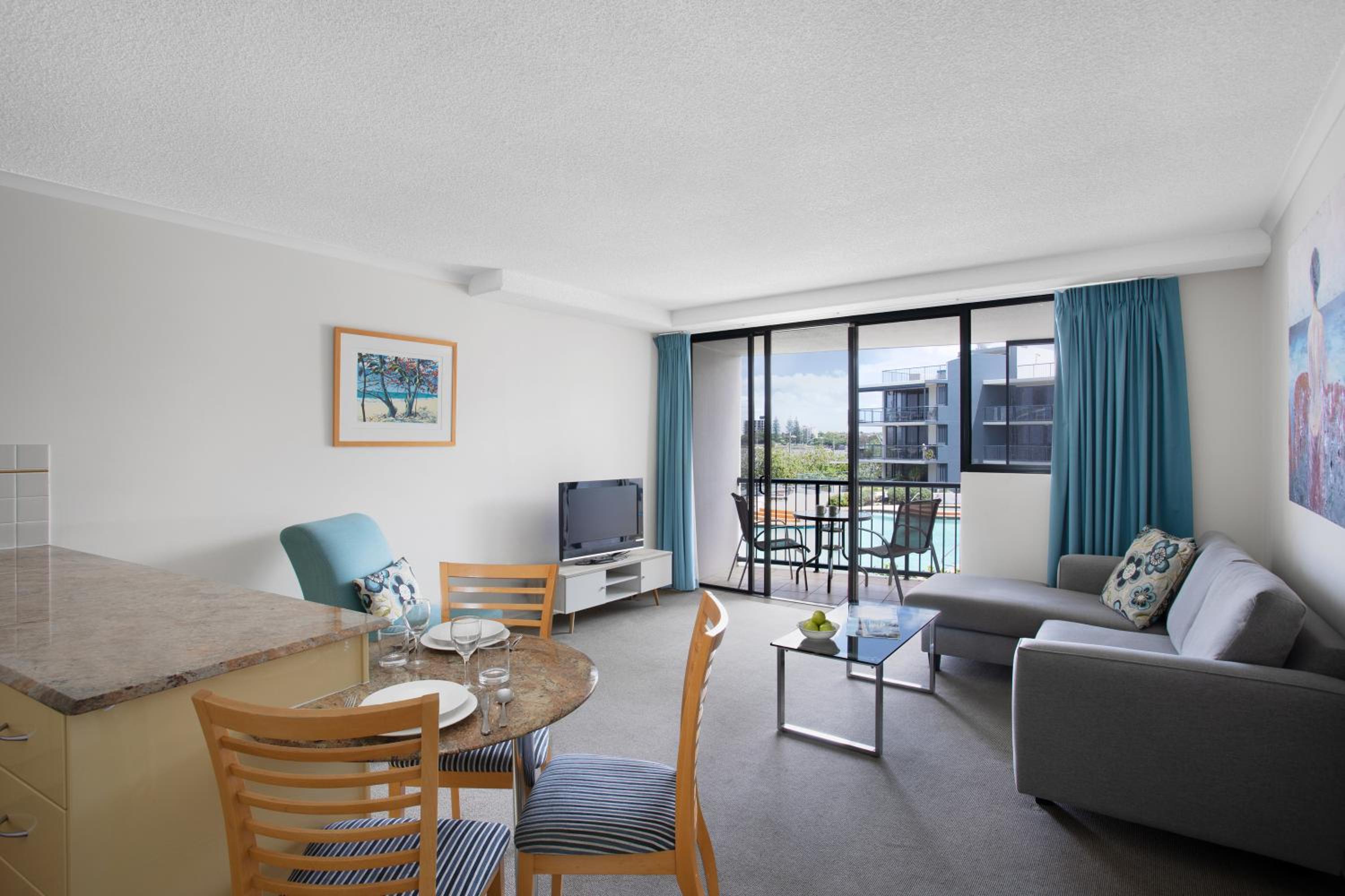 Two-Bedroom Apartment With Water View - Photo 6