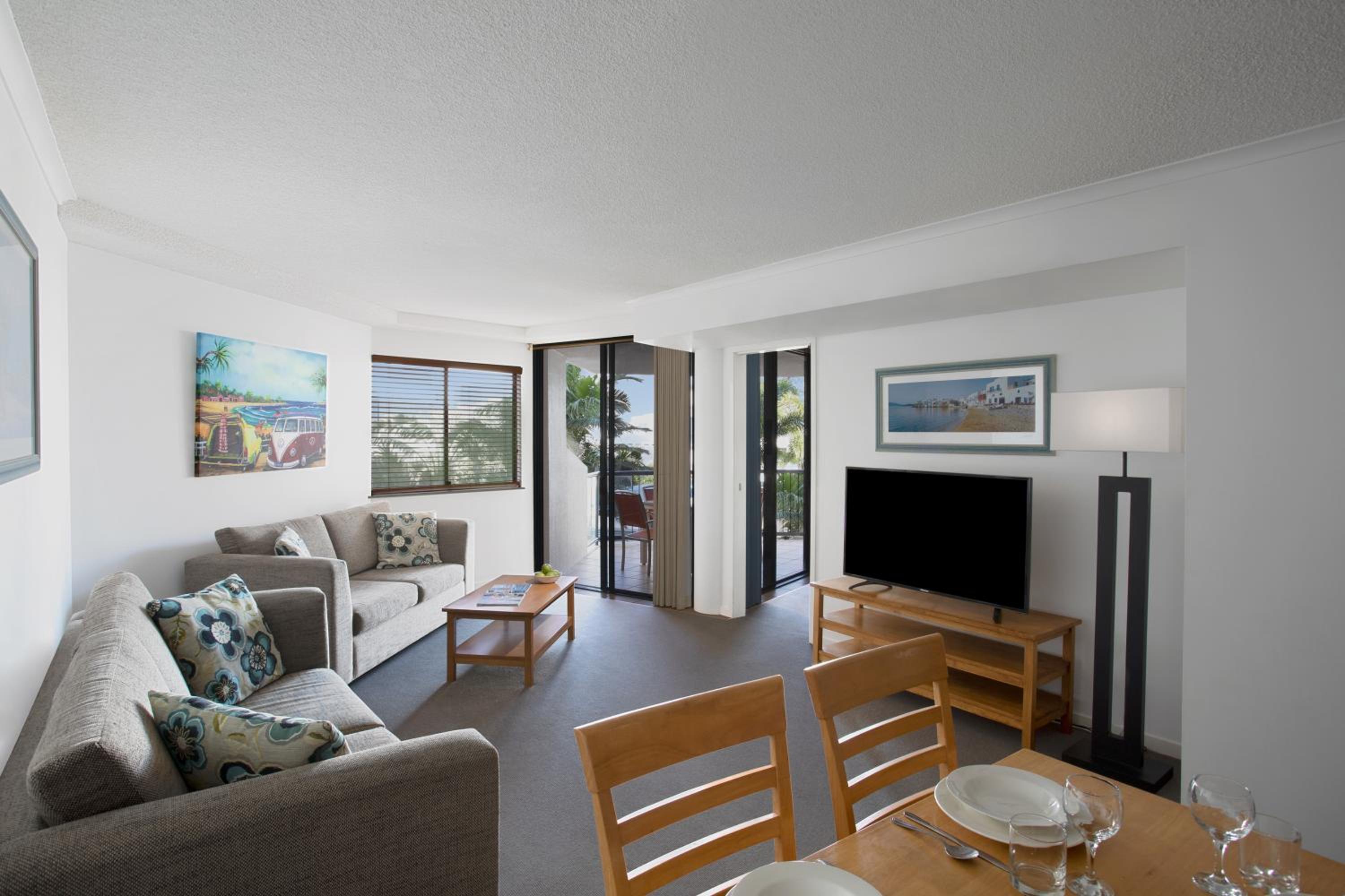 Two-Bedroom Apartment With Garden View - Photo 4