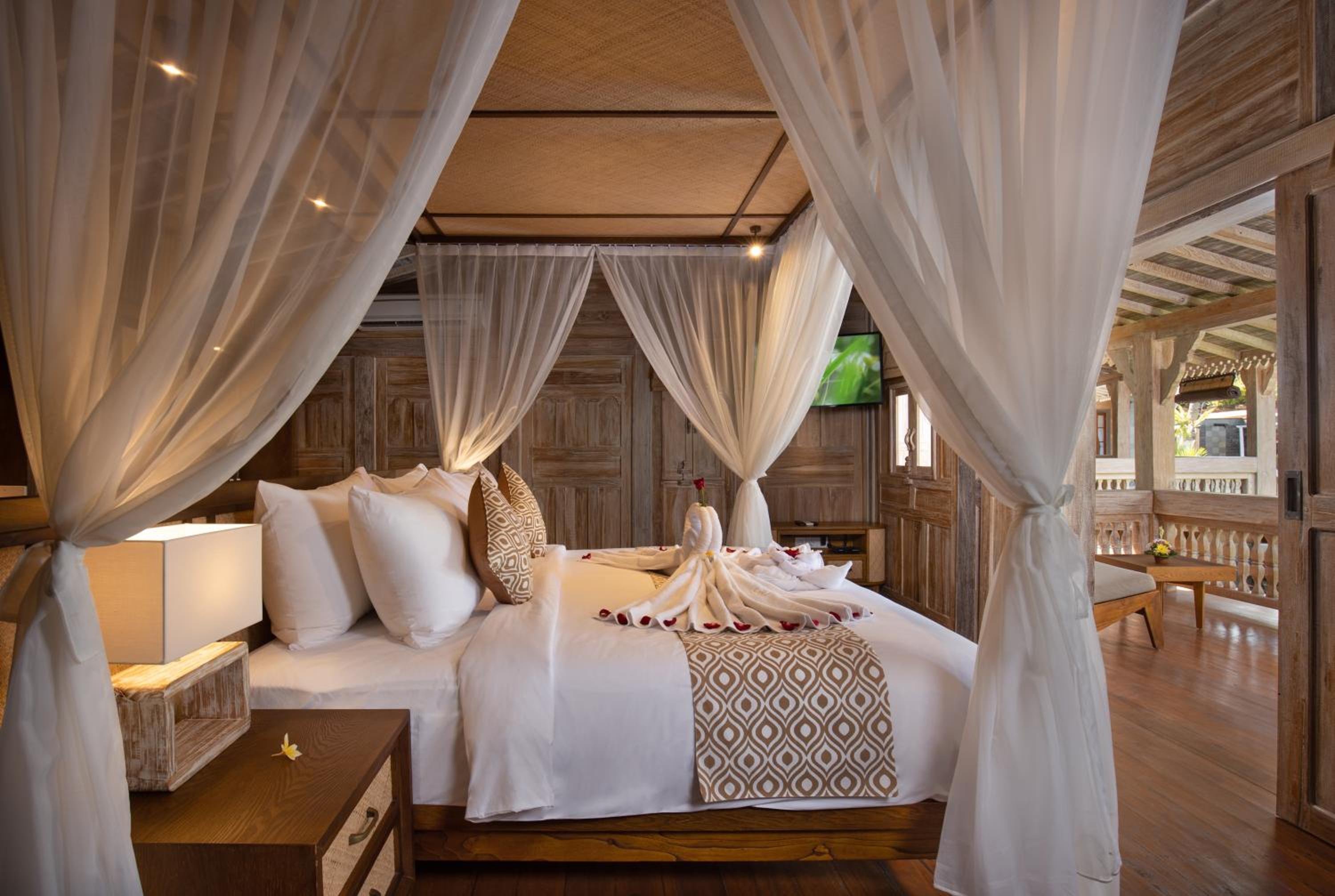 Joglo - One-Bedroom Villa with Pool View (Double Bed) - Photo 10