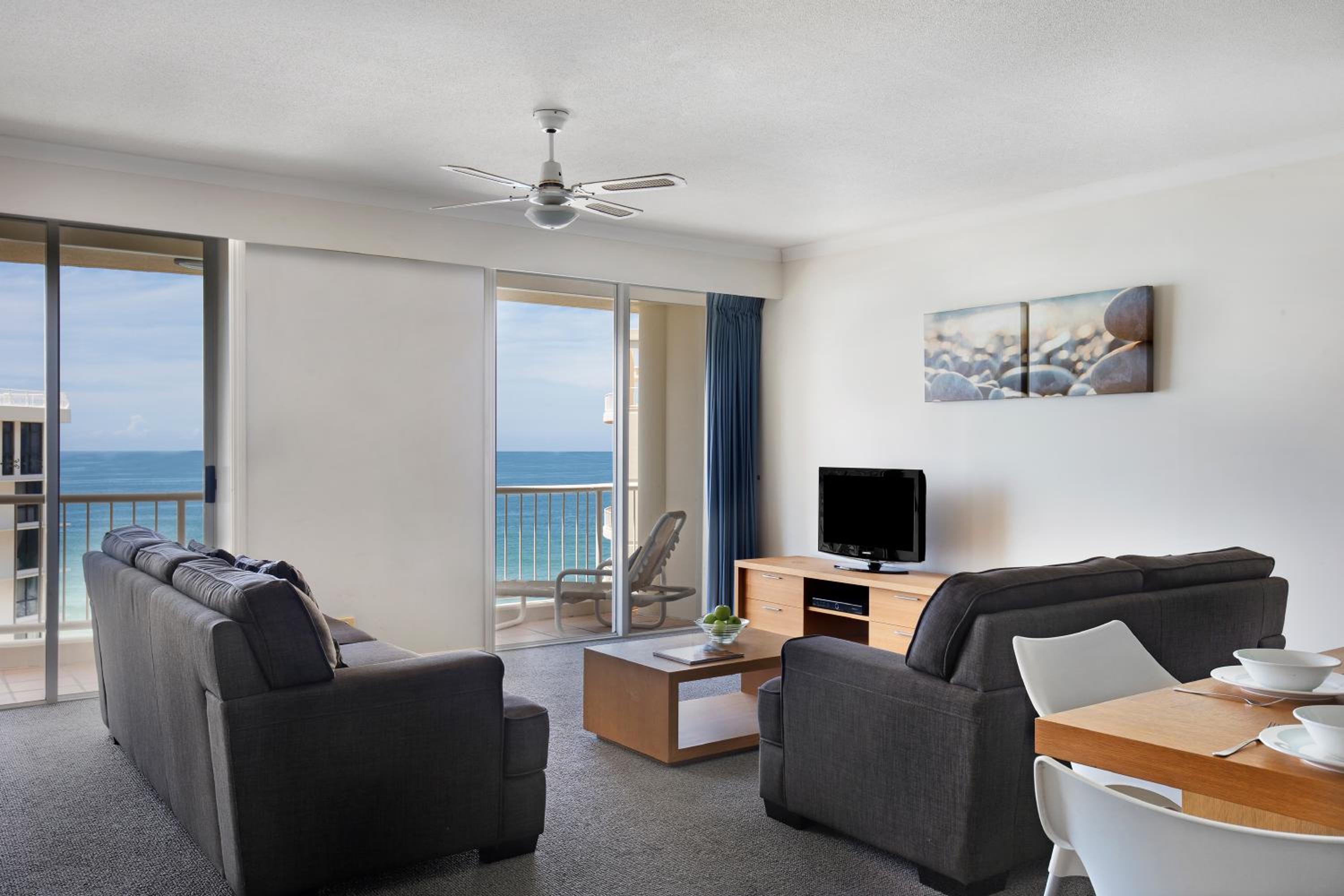 One-Bedroom Suite - Photo 7