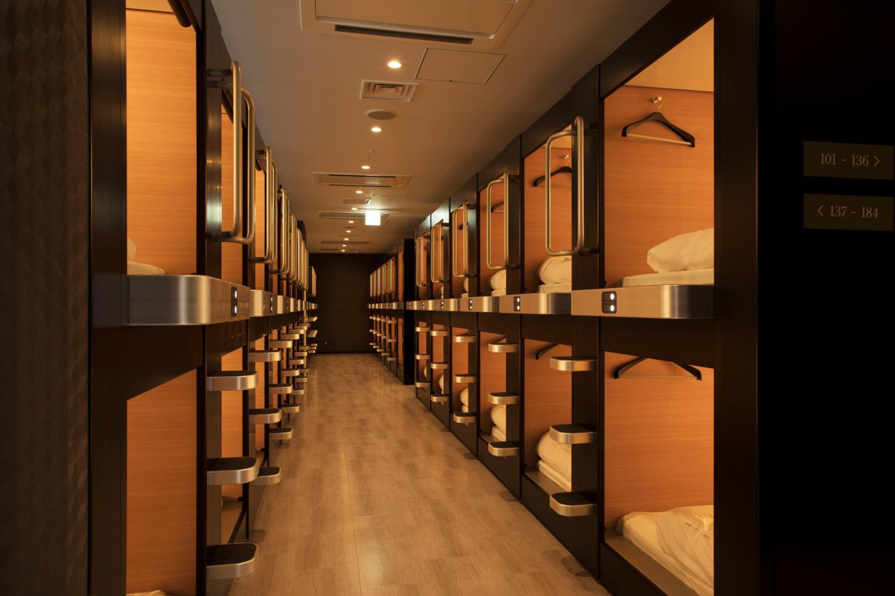 [Male Only] Superior Capsule Room - Check in after 7PM - 12-hour use only