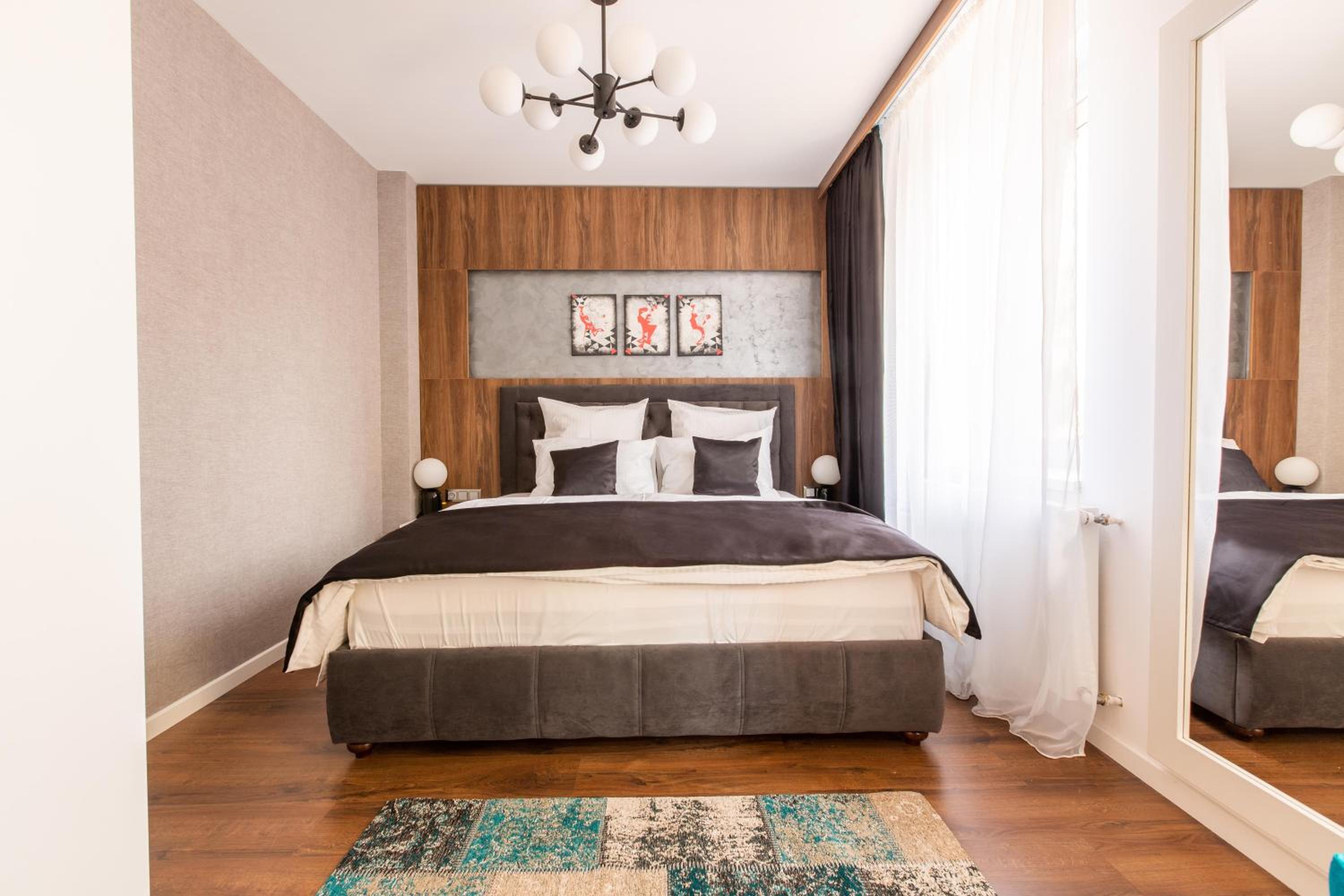 Studio Apartment - Photo 1