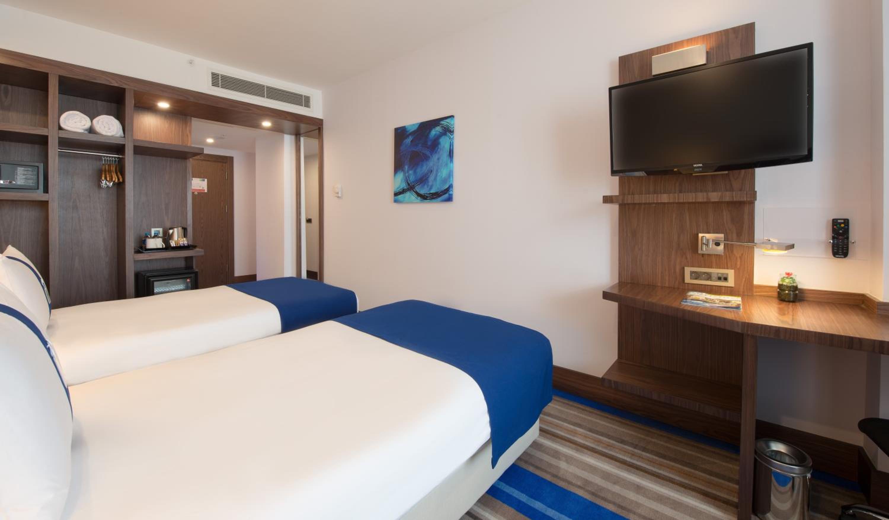 Standard Double or Twin Room photo 3