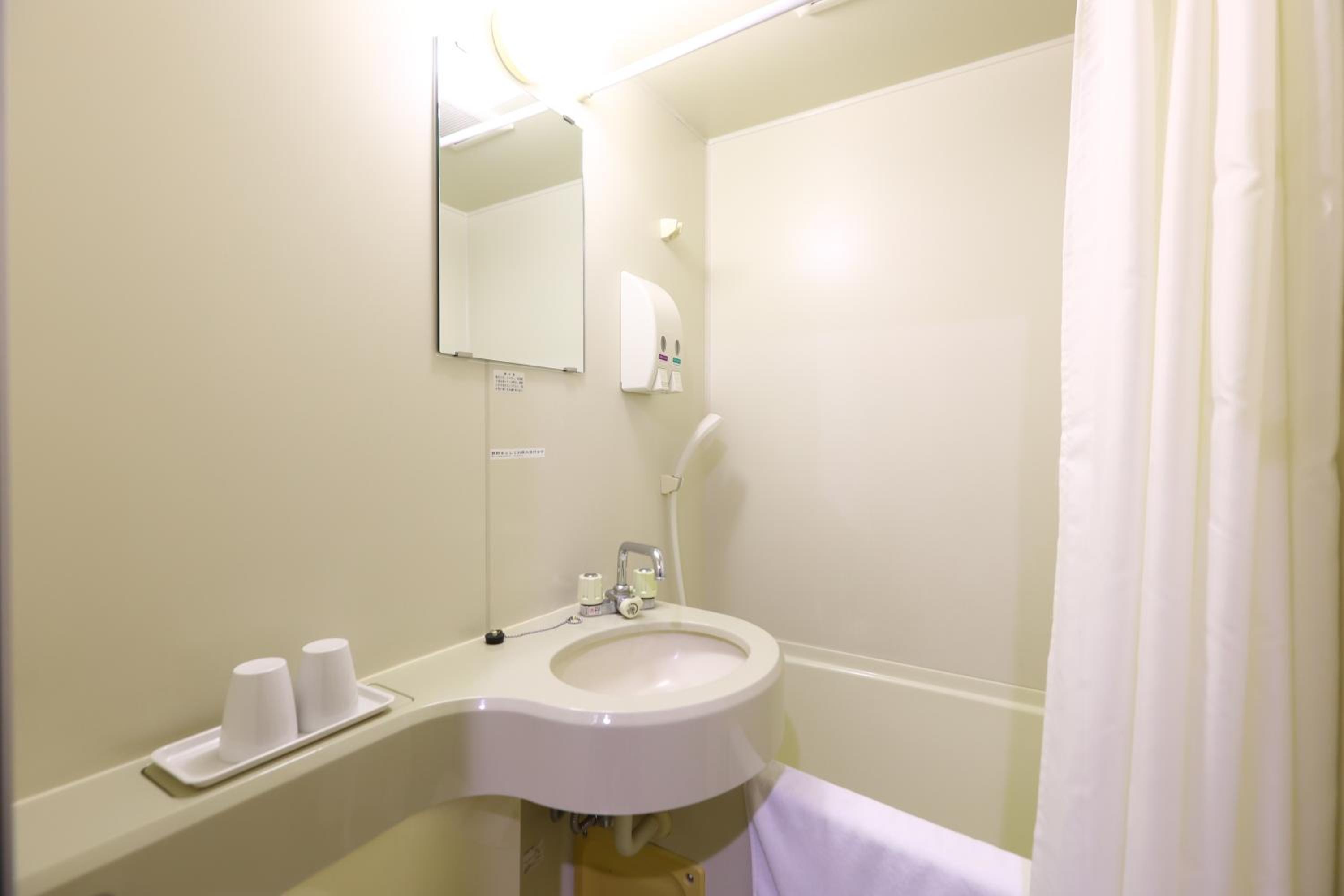 Economy Triple Room photo 2