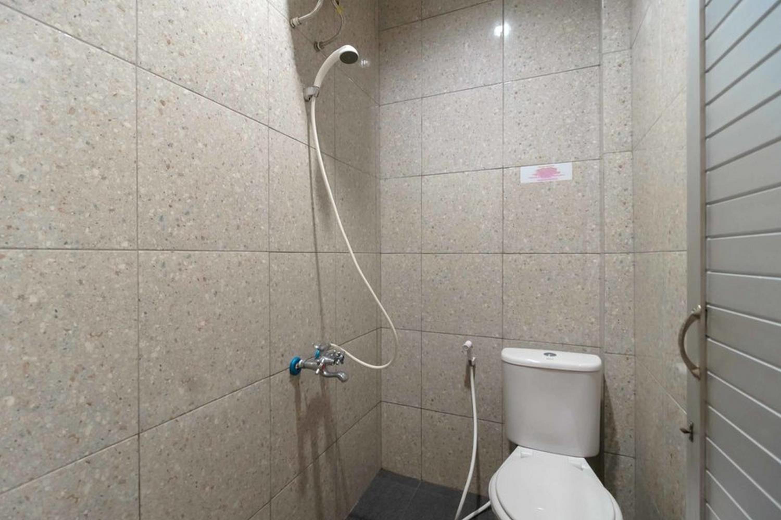 Standard Double Room - Photo 2