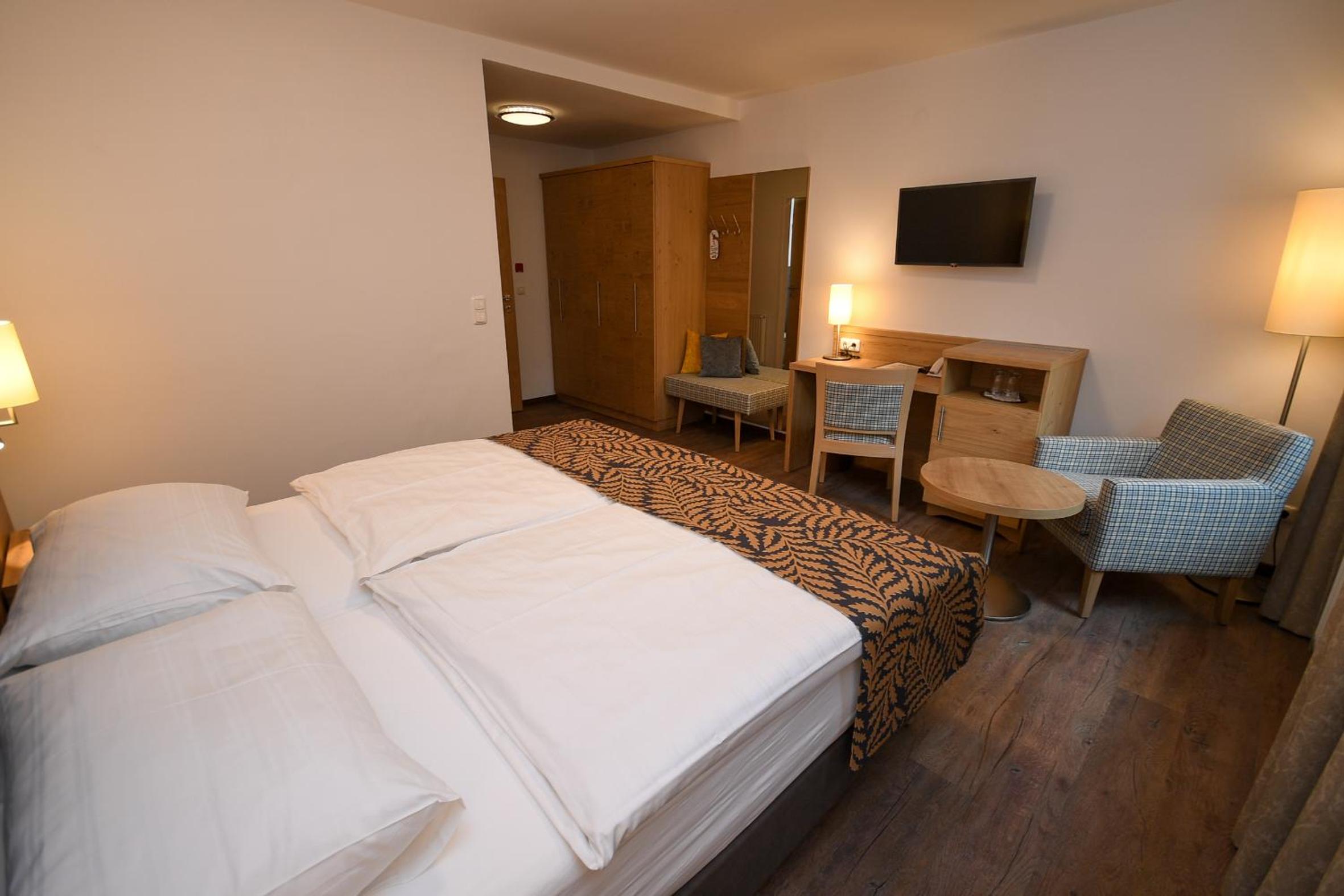 Economy Double or Twin Room - Photo 7